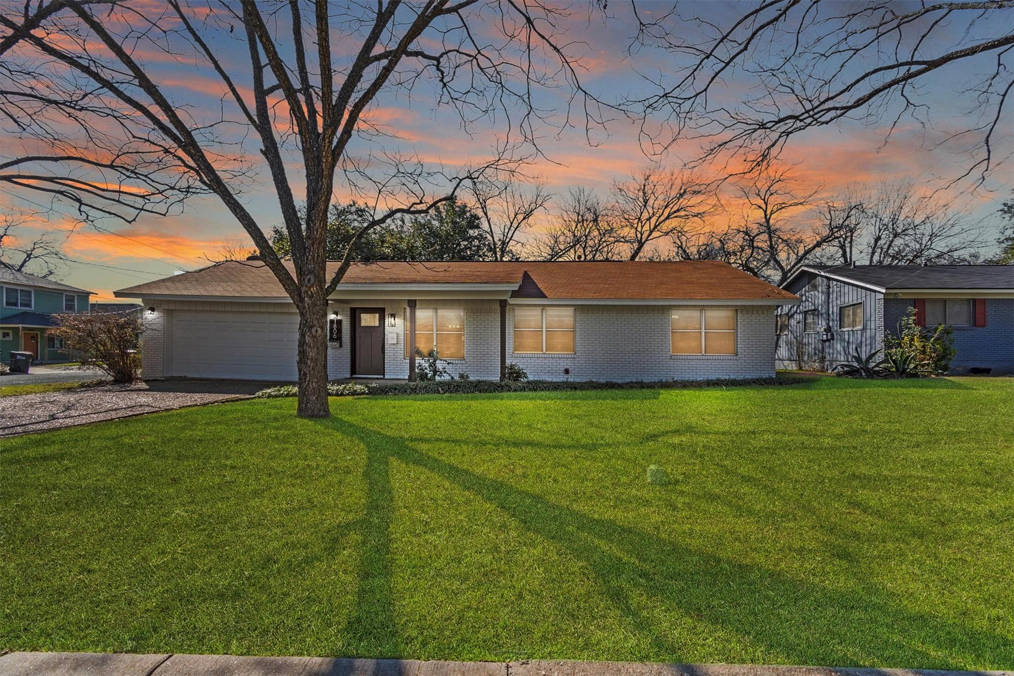 1806  Hutto Rd