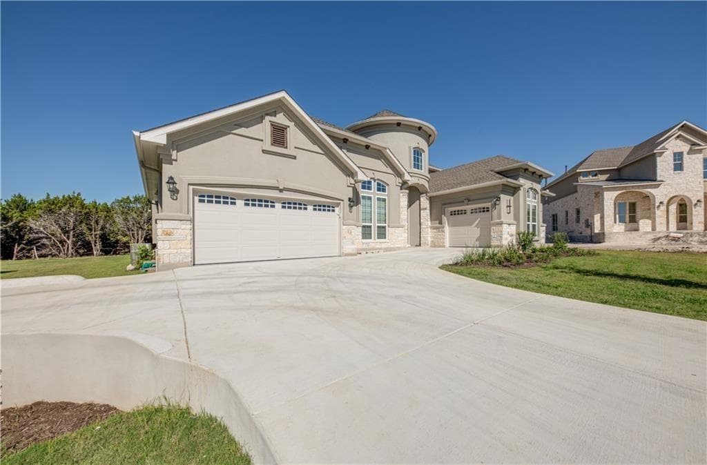 705  Campino Dr