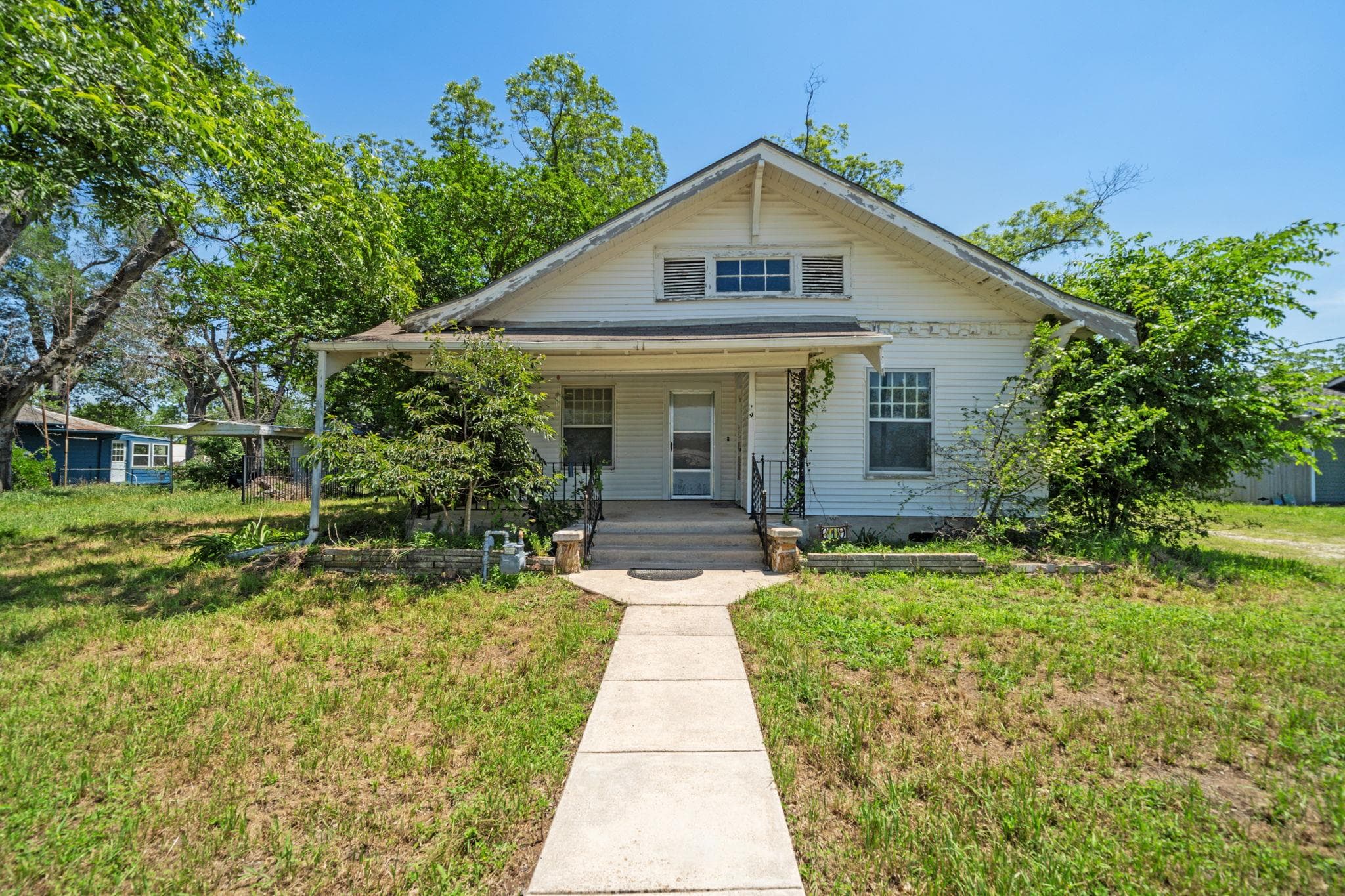 619 W Bell Ave
