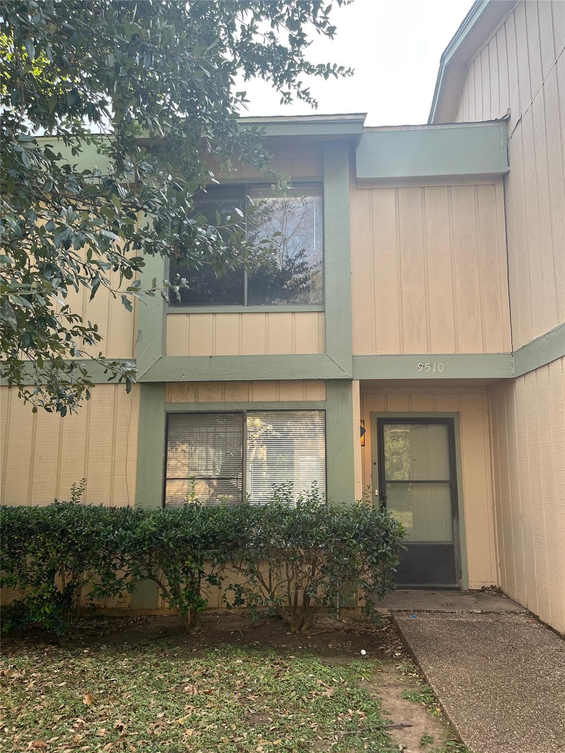 9510  Quail Village Ln