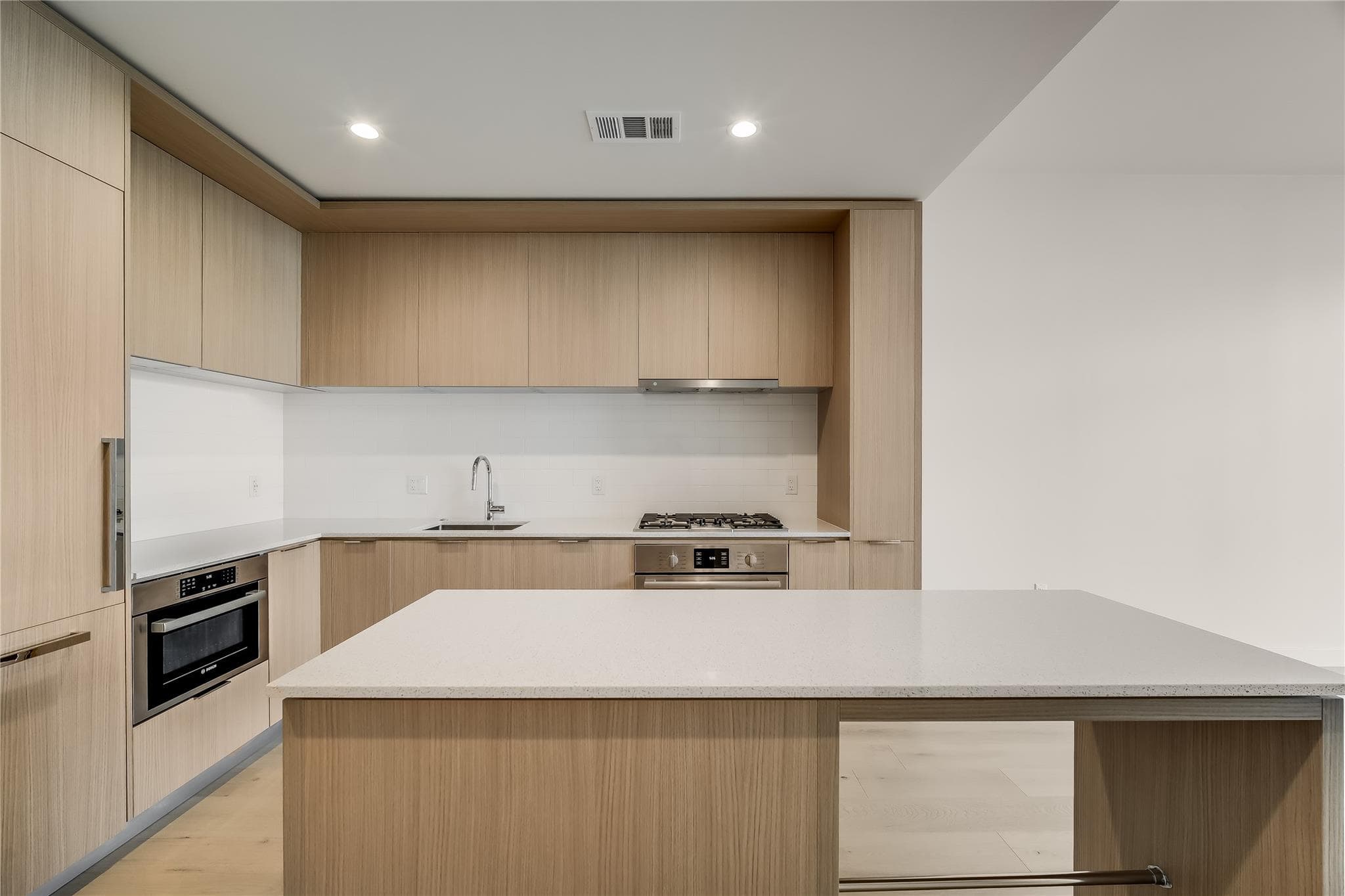 44 East Ave #2903