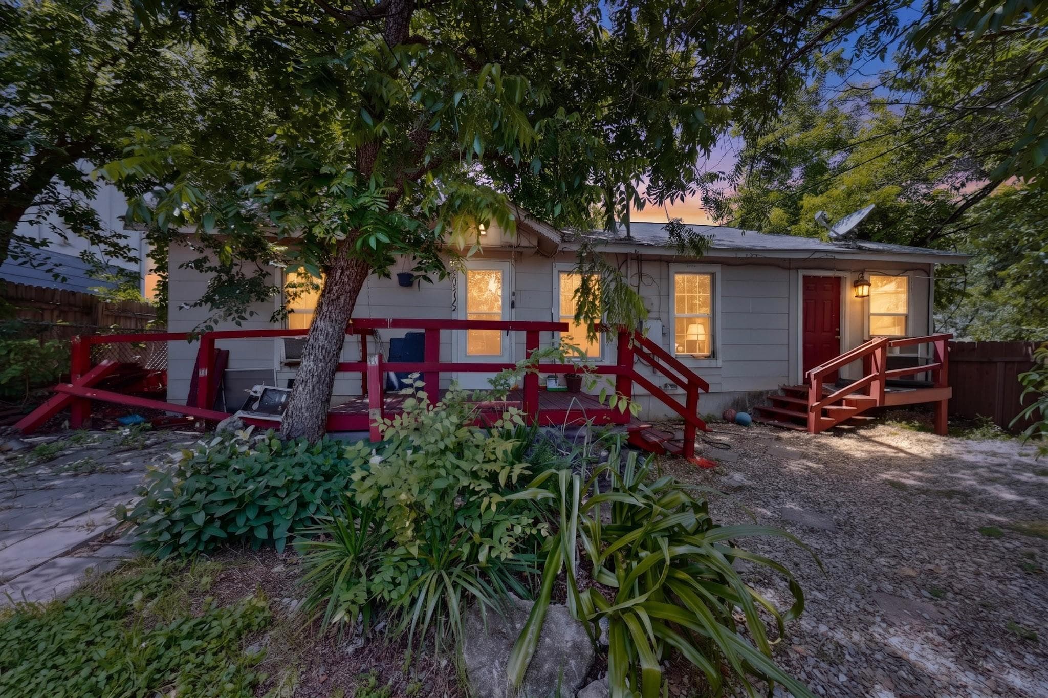 1302 1/2  WALNUT Ave E #2