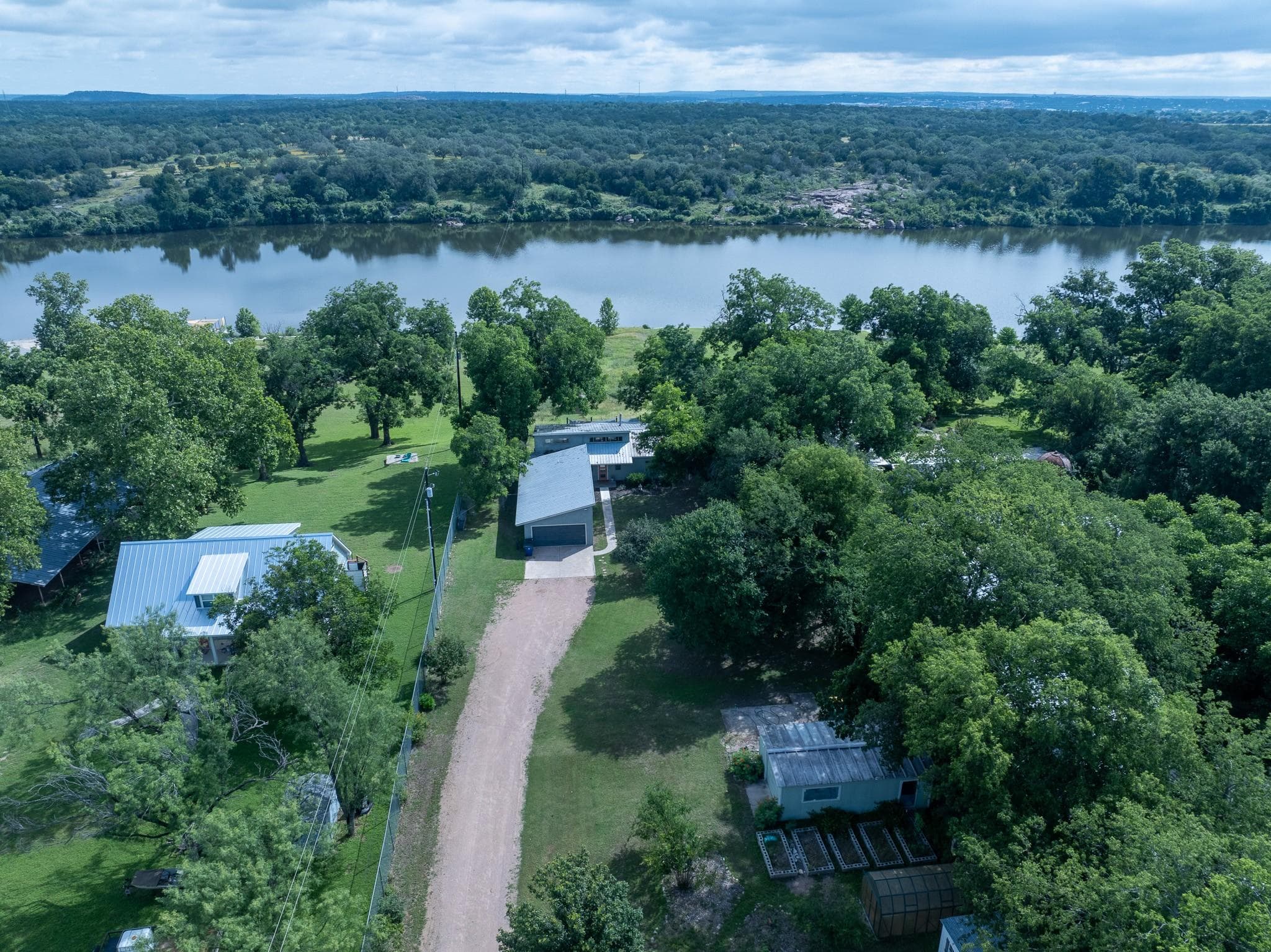 3721 Lakeview Dr