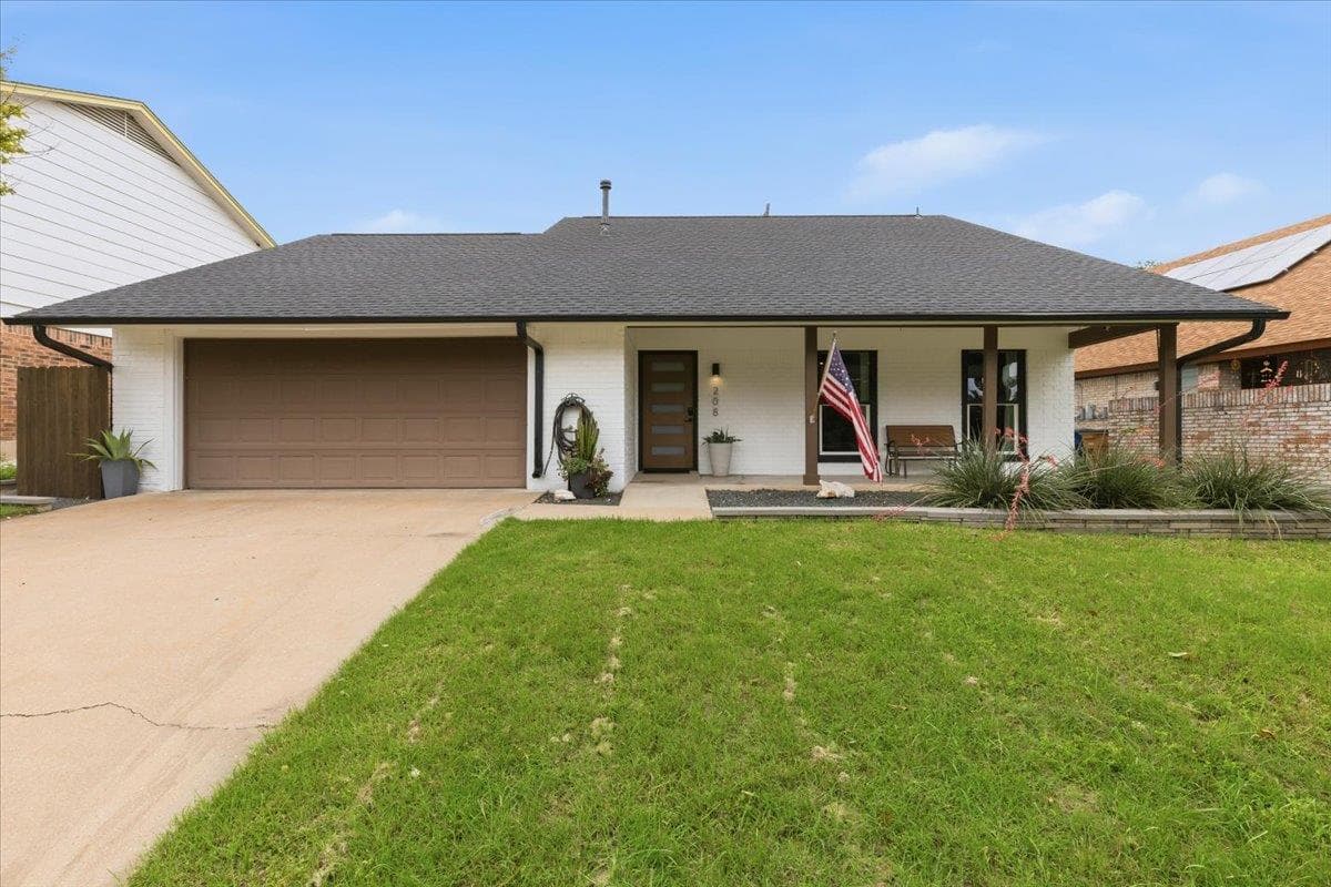 208  Skyloop Dr