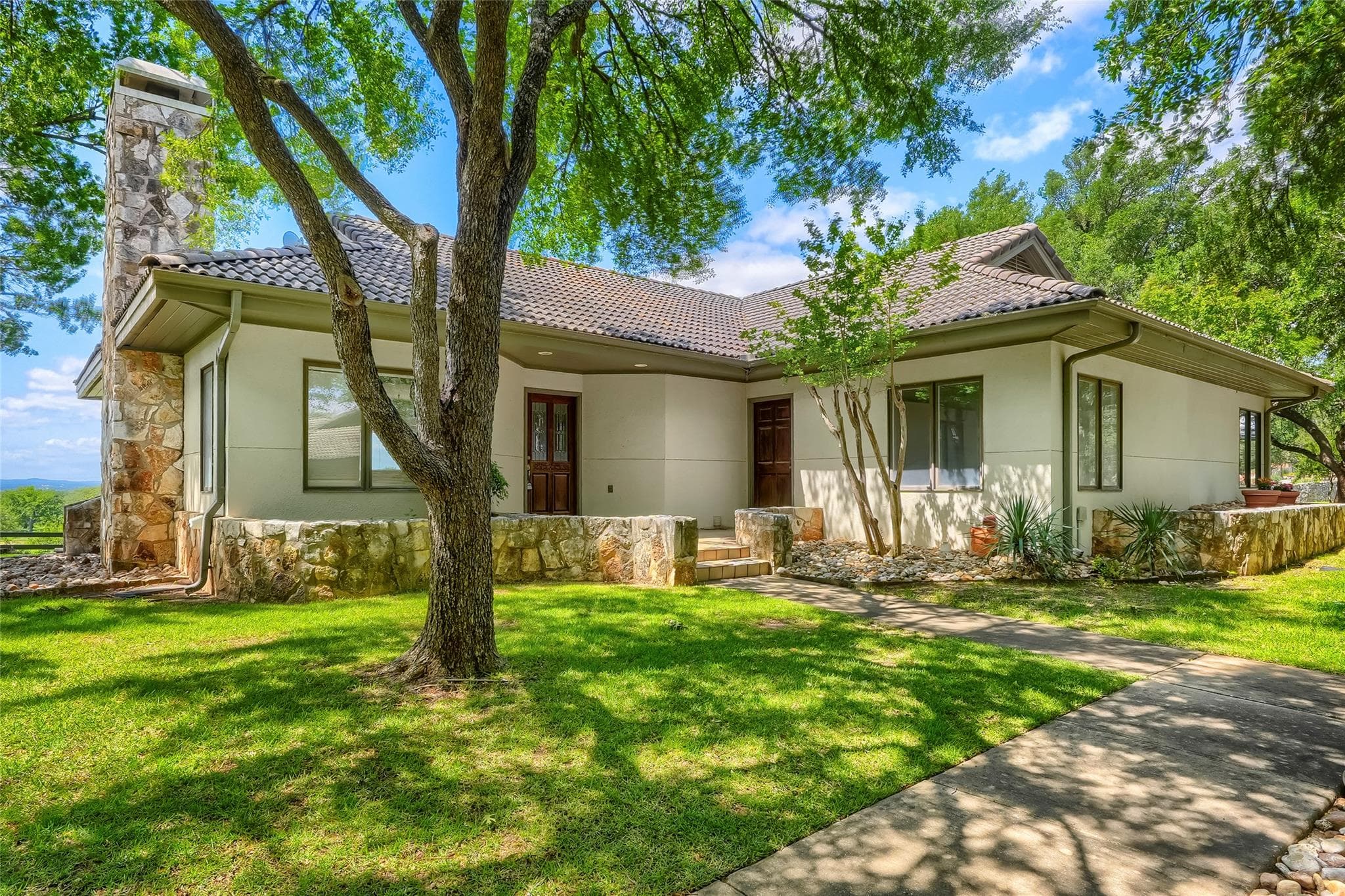 1607  Clubhouse Hill Dr
