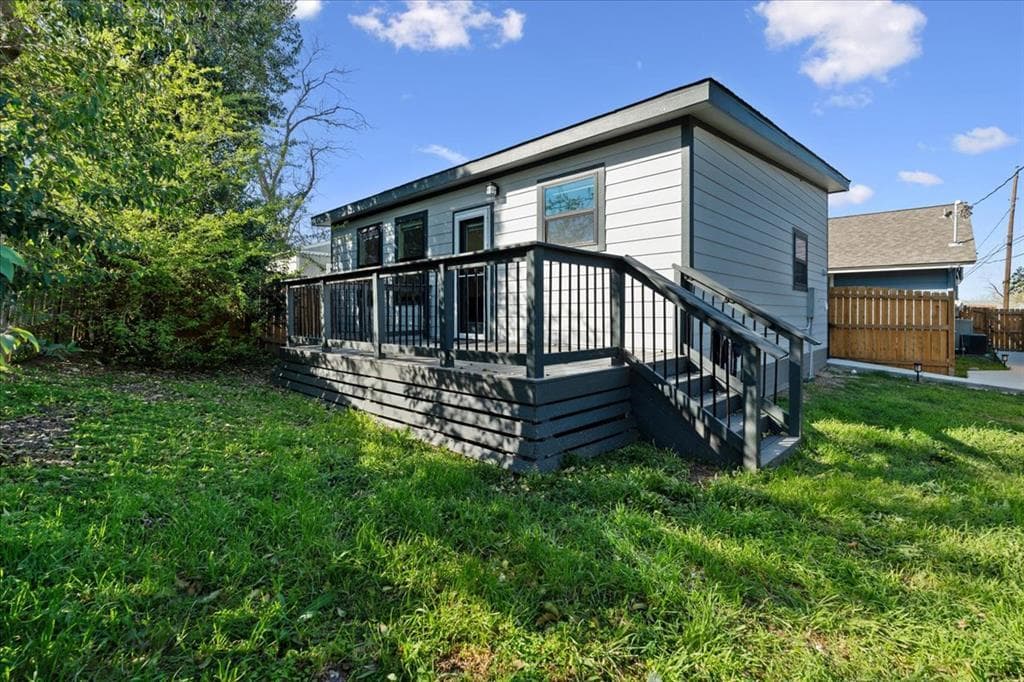 1411  Fairfield Dr  #2