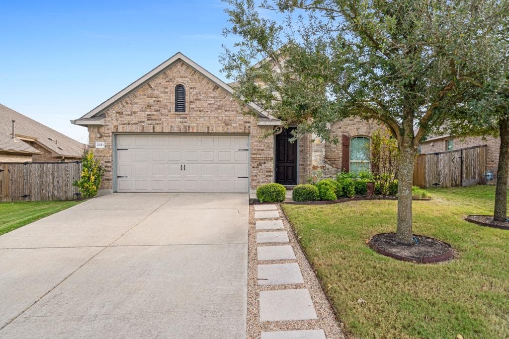 2923  Bluffstone Dr