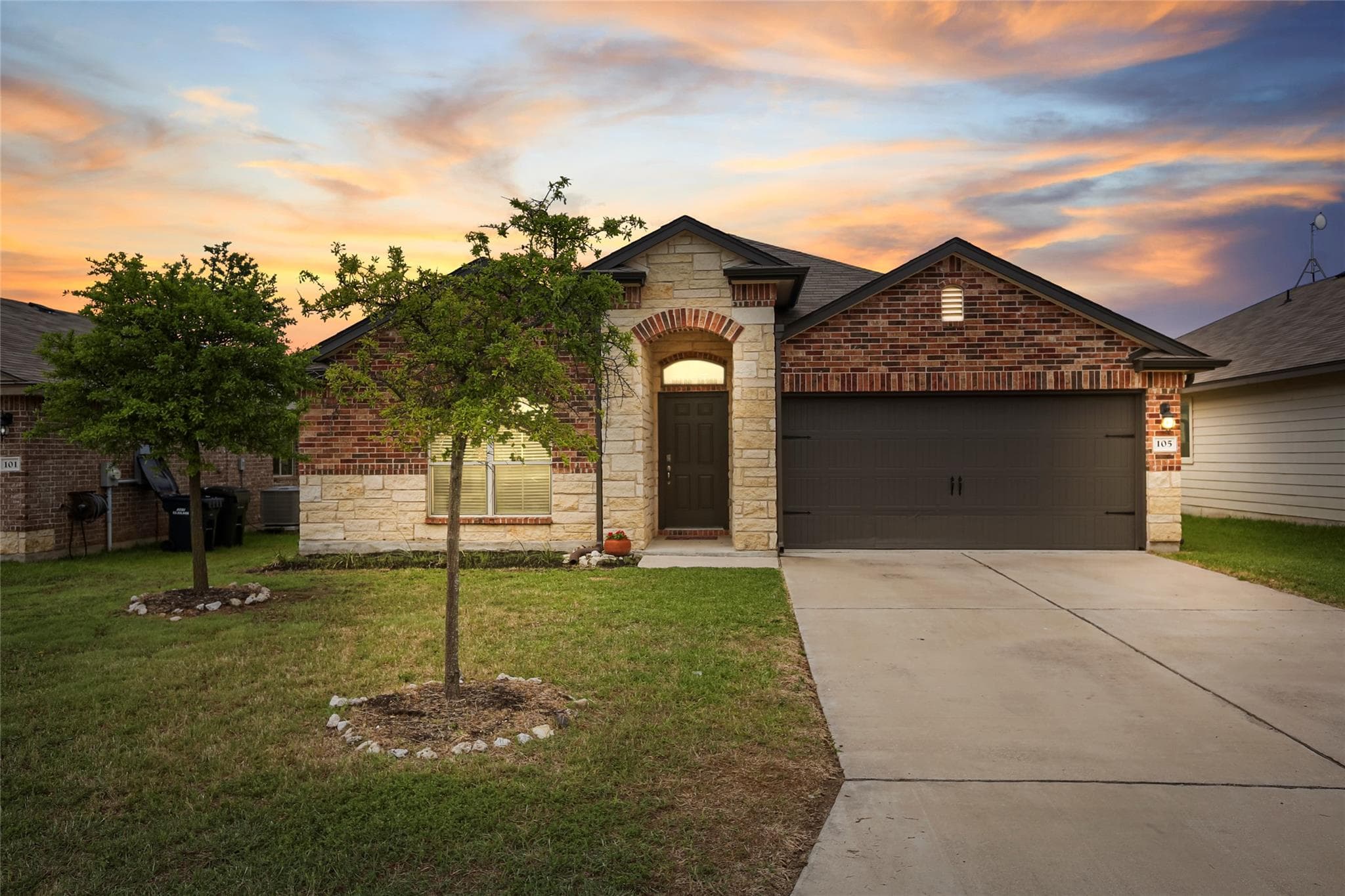 105  Plata Ln