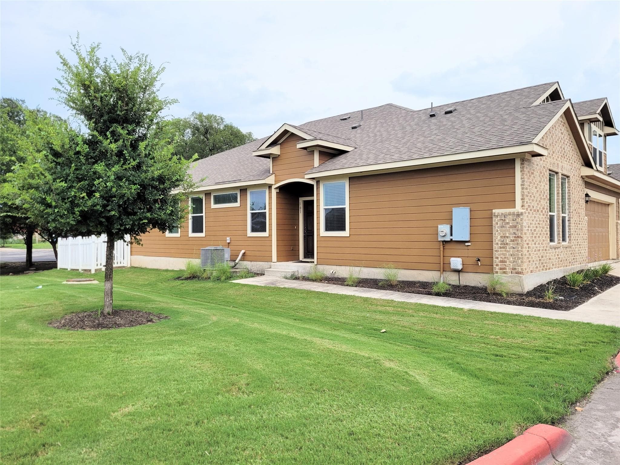 711  Rolling Oak Dr. Dr  #101