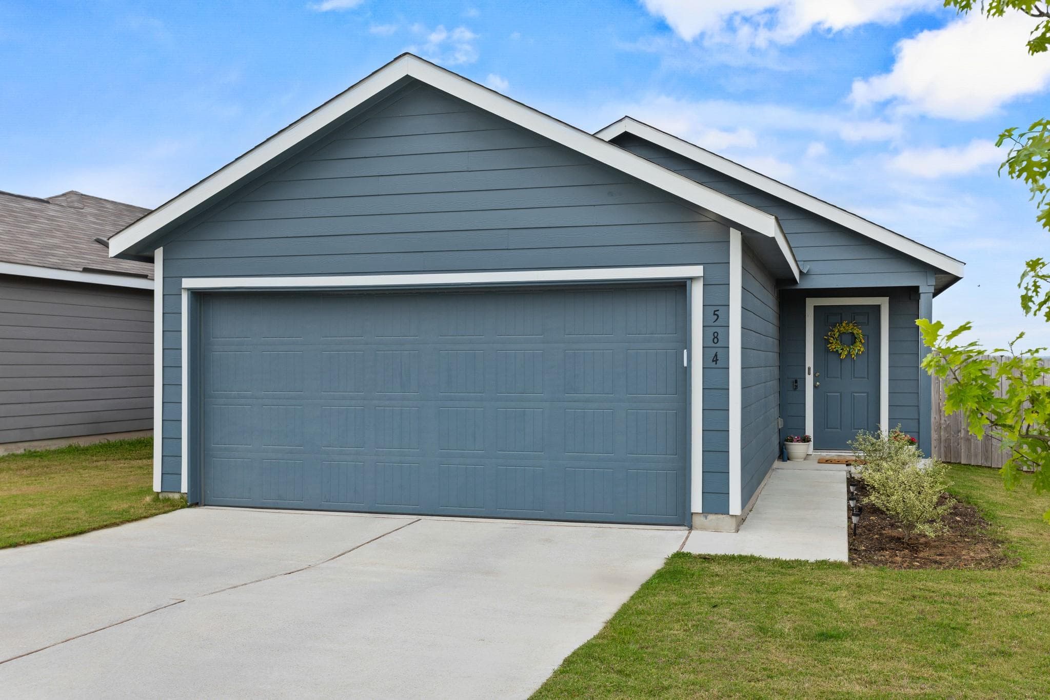 584  Commander Abbott Dr