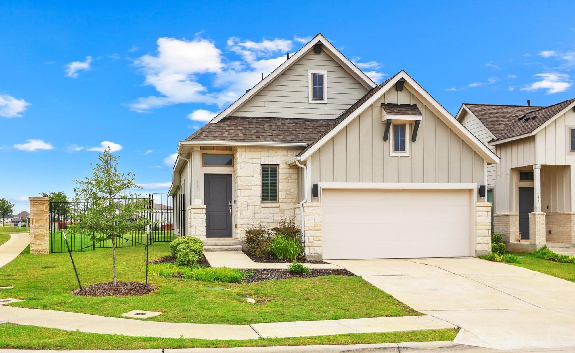 201  Banyon Dr