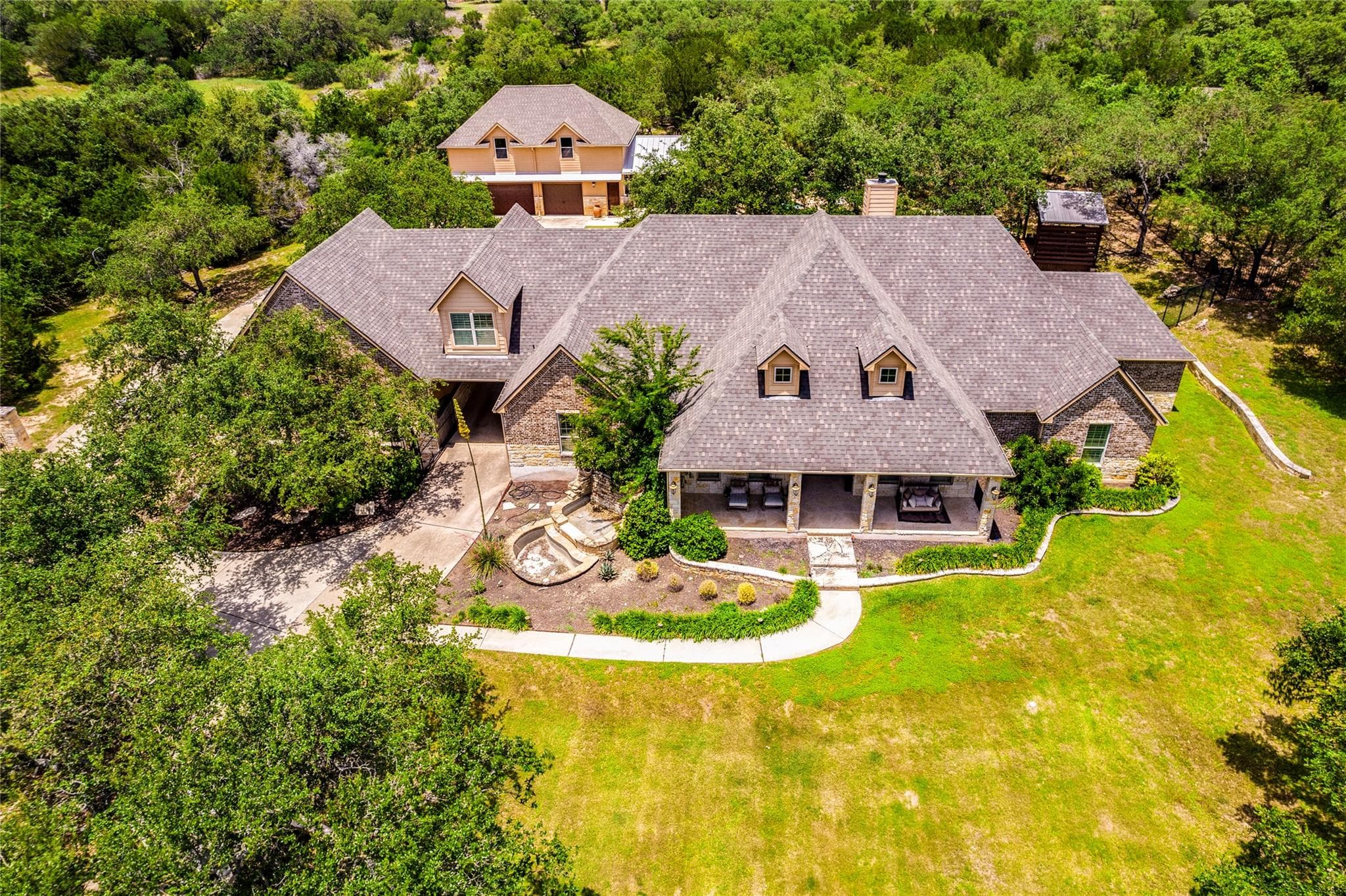 530  Woodland Dr