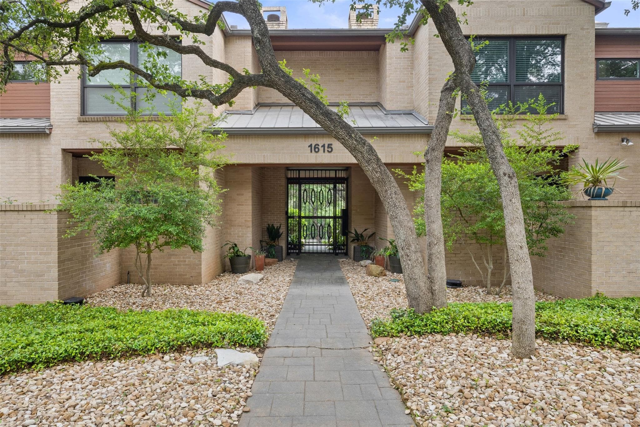 1615  Spyglass Dr  #4