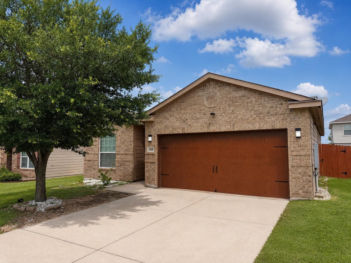 128  Robertson Ln