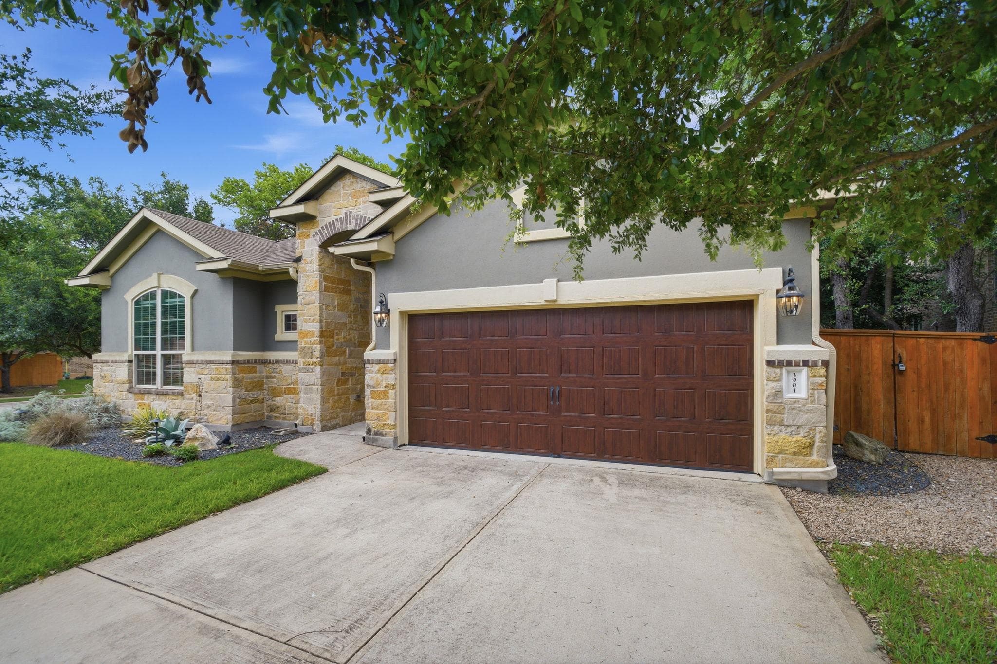 3901  Sansome Ln