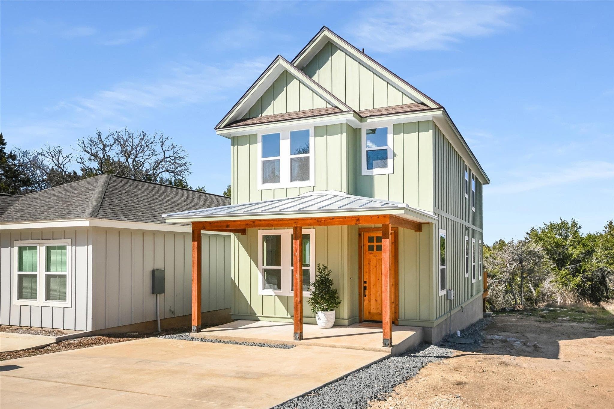 424  SHADY BLUFF Dr