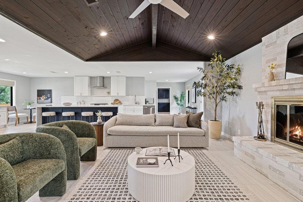 1609  Mesquite Ln