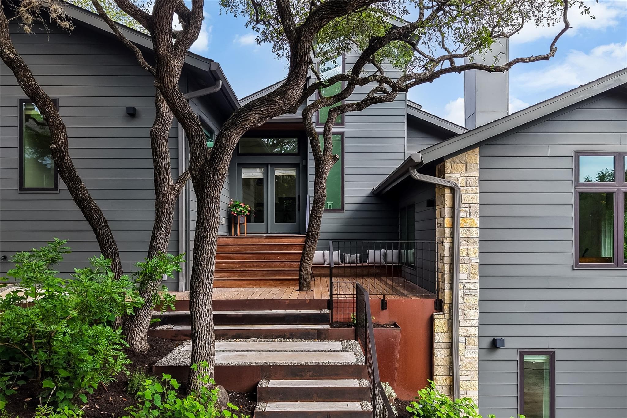 5801  Valley Cir