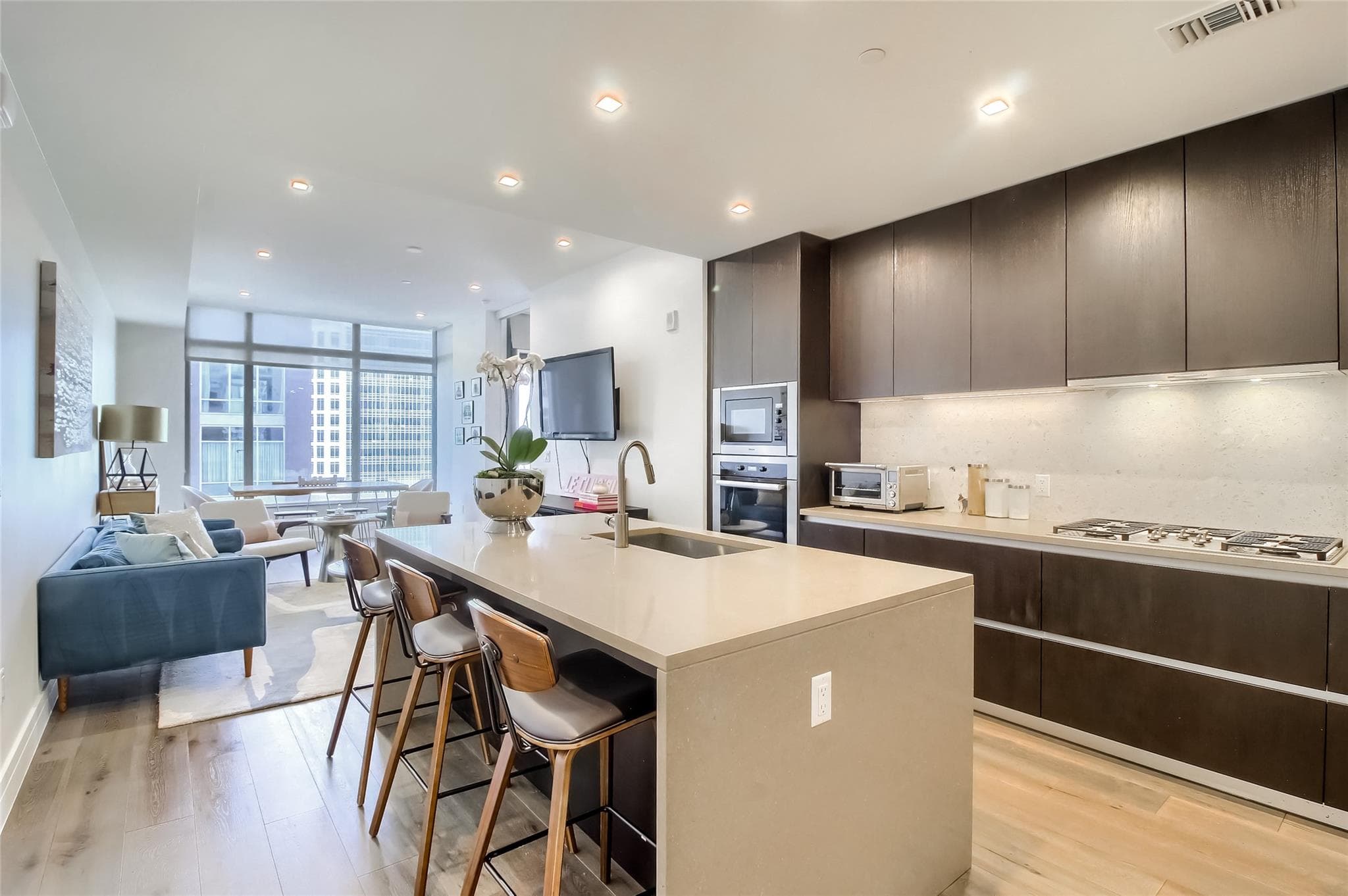 501  West Ave  #1002