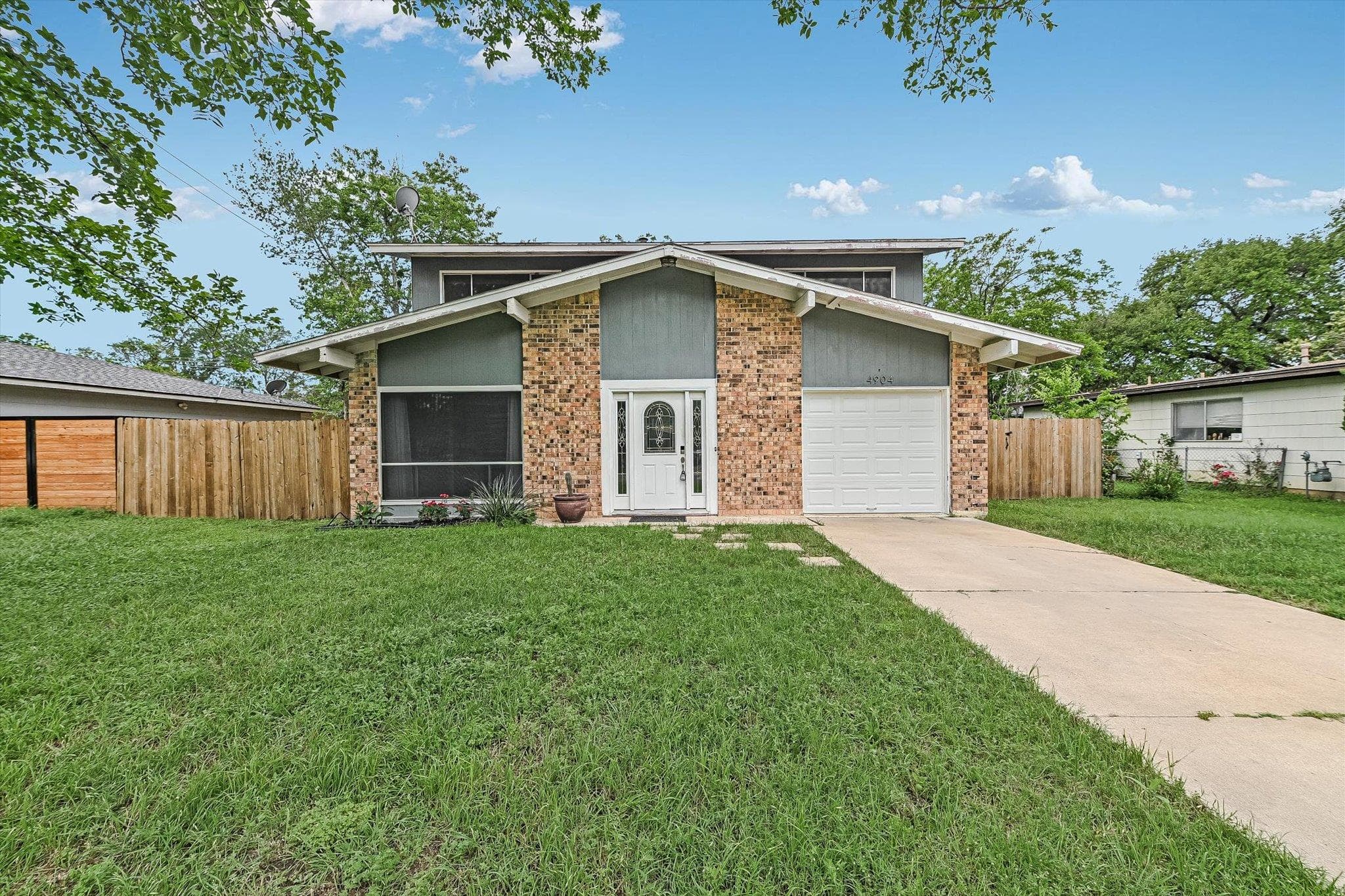 4904  Creekline Dr