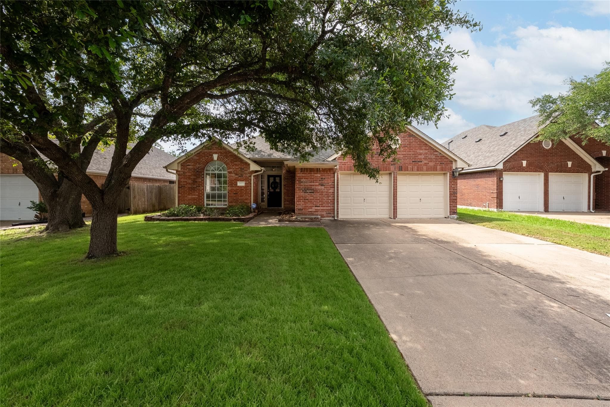 1853  Dapplegrey Ln
