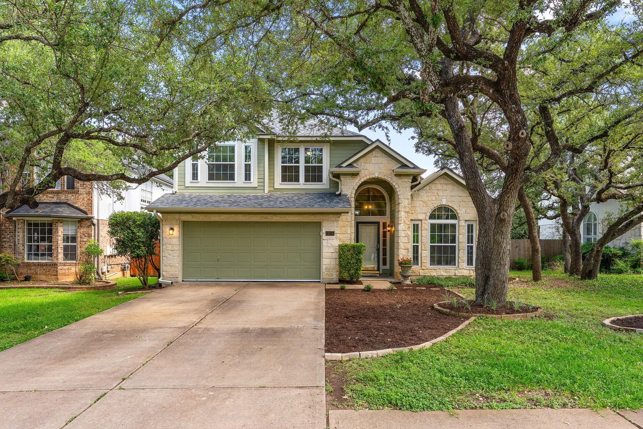 2104  Lobelia Dr
