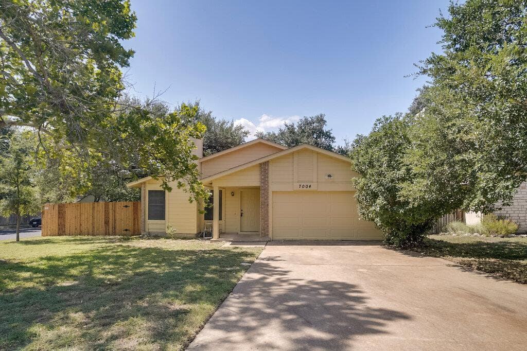 7004 Dallas Dr