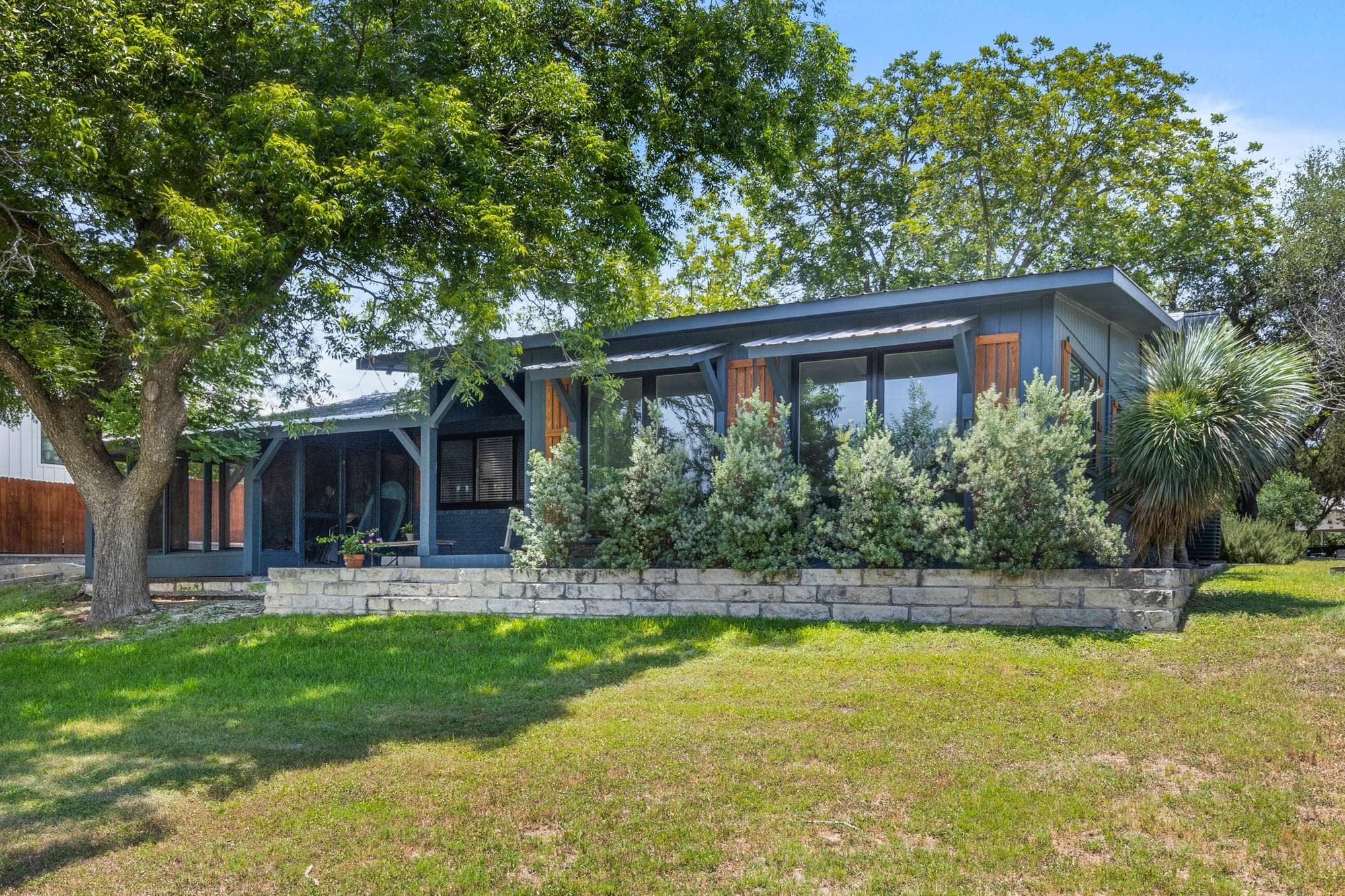 810  River Rd