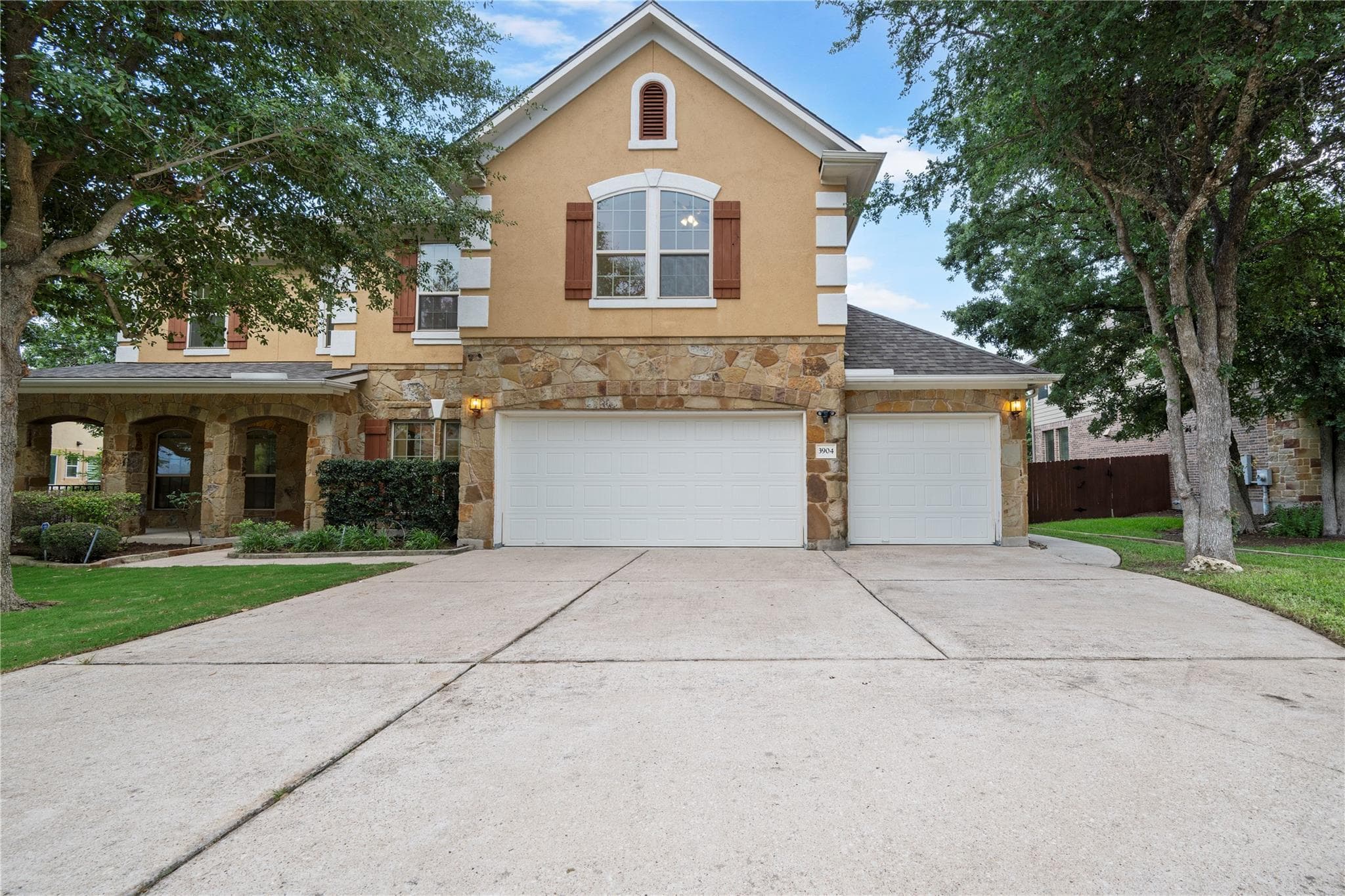 3904  Avery Woods Ln