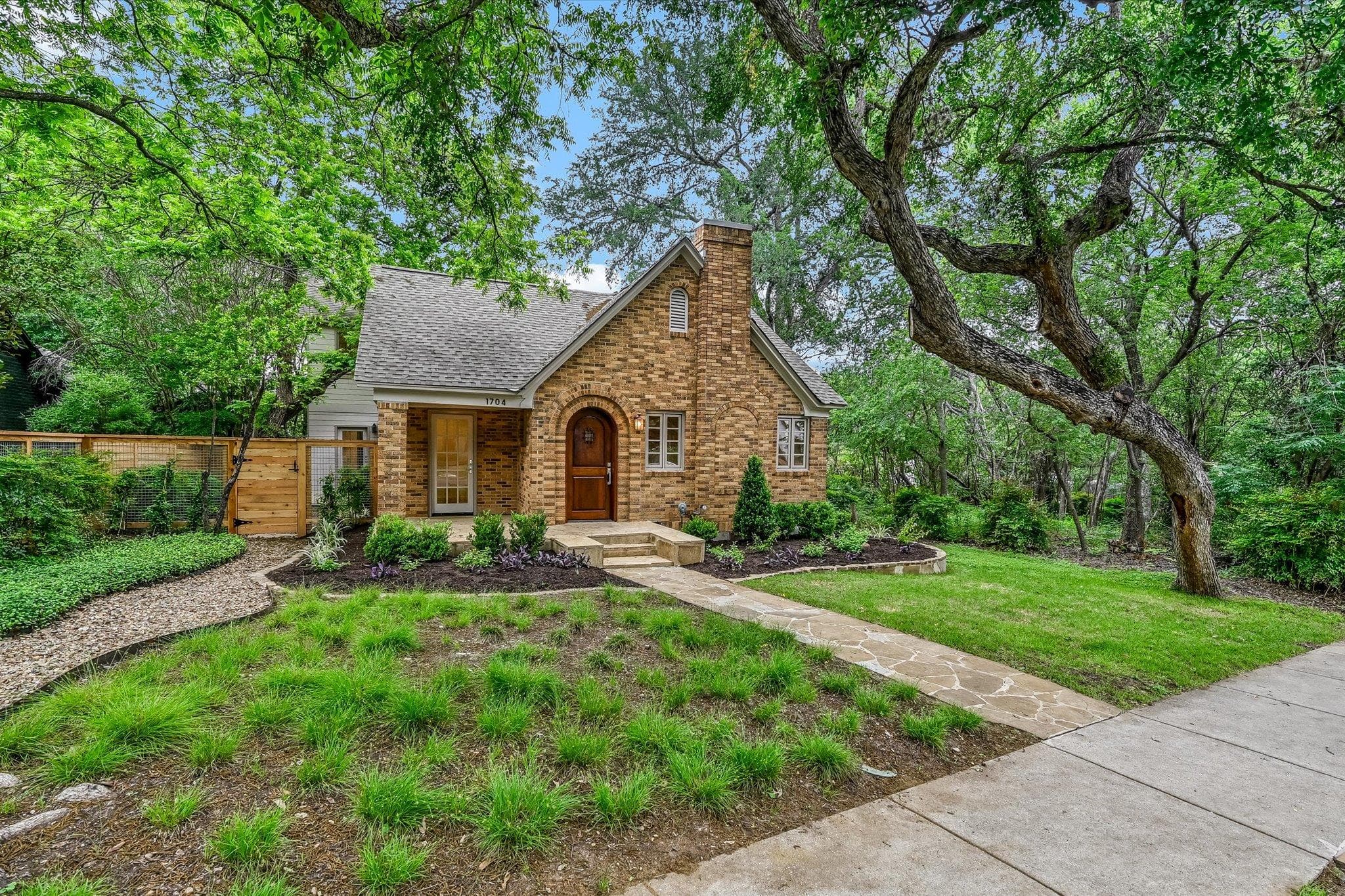 1704  Travis Heights Blvd