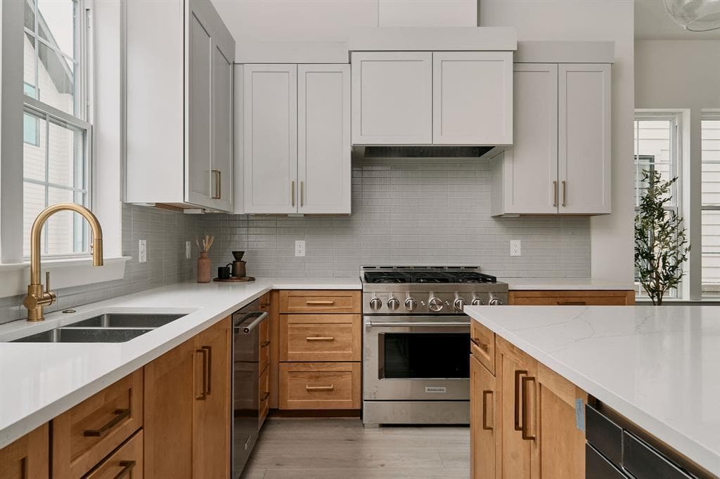 2209  Woodland Ave  #203