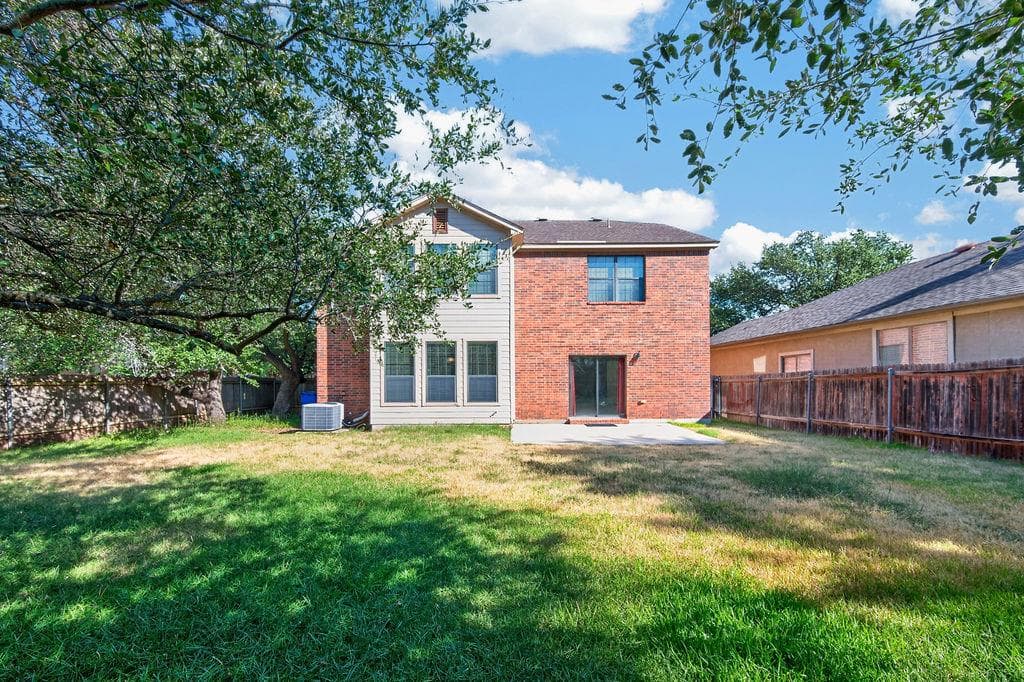 2200 Ezra Ct