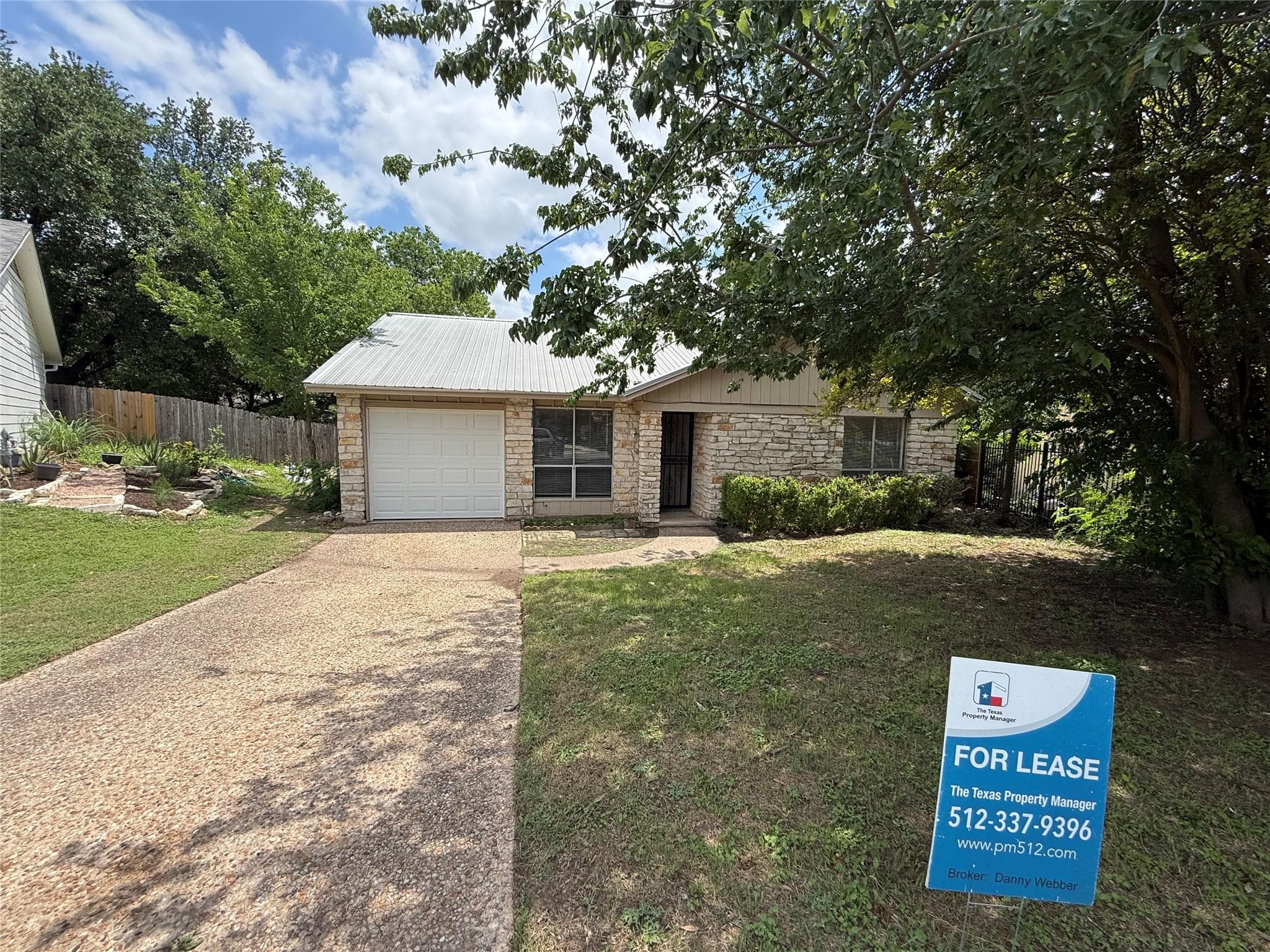 1109  Village Green Dr