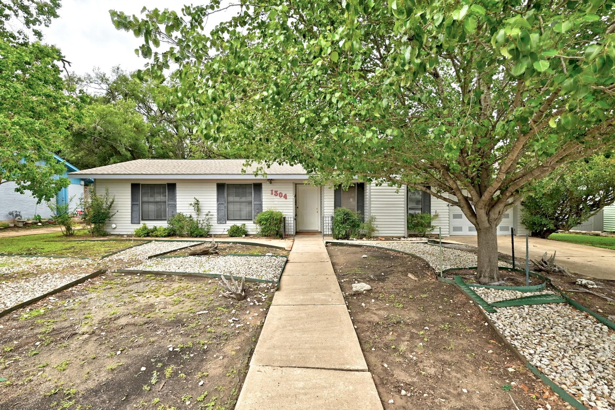 1304  Harrison Ln