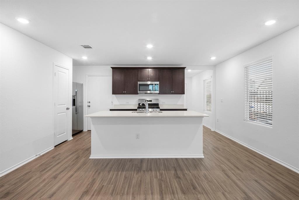 7136  Spotted Leaf Way