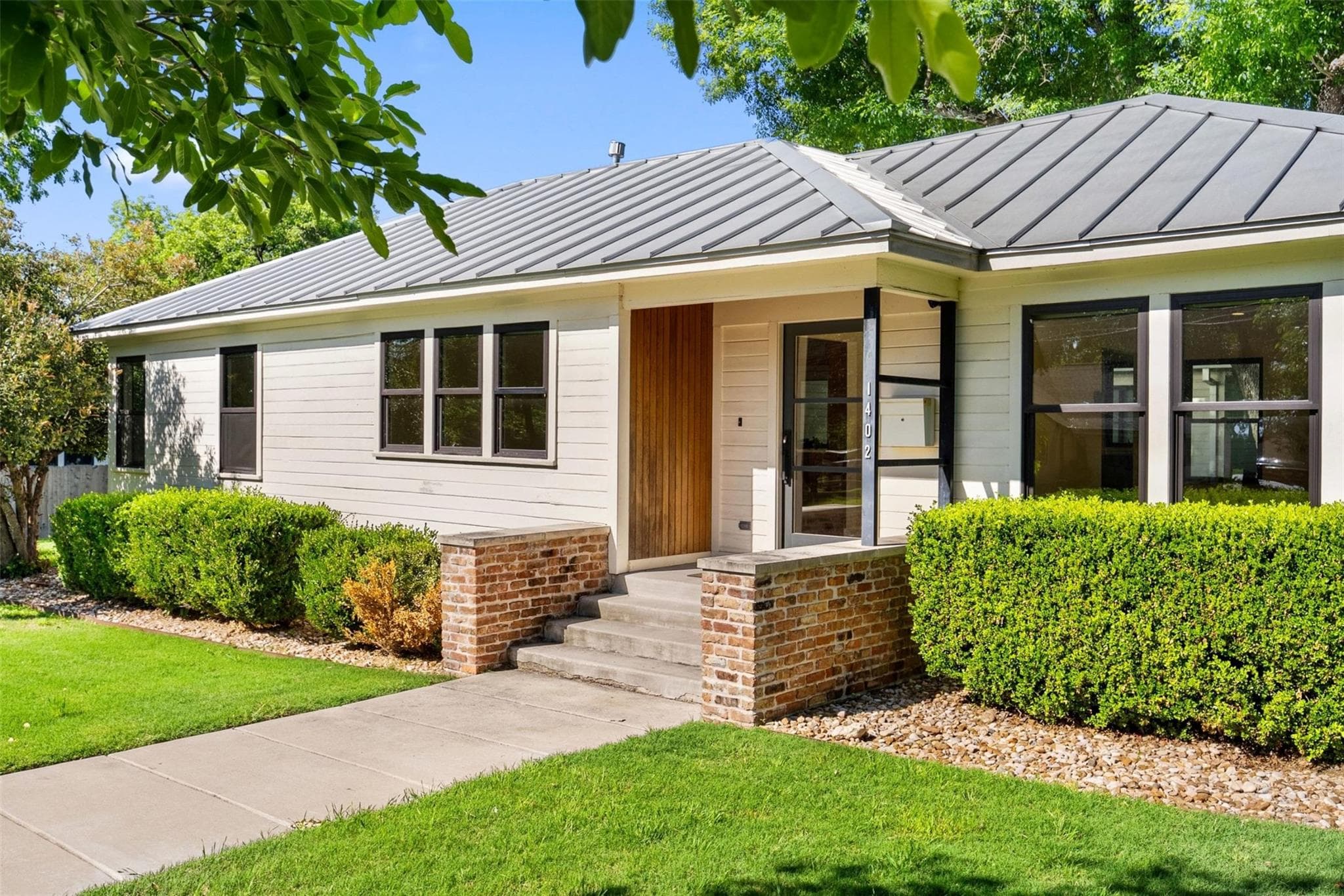 1402  Hutto Rd