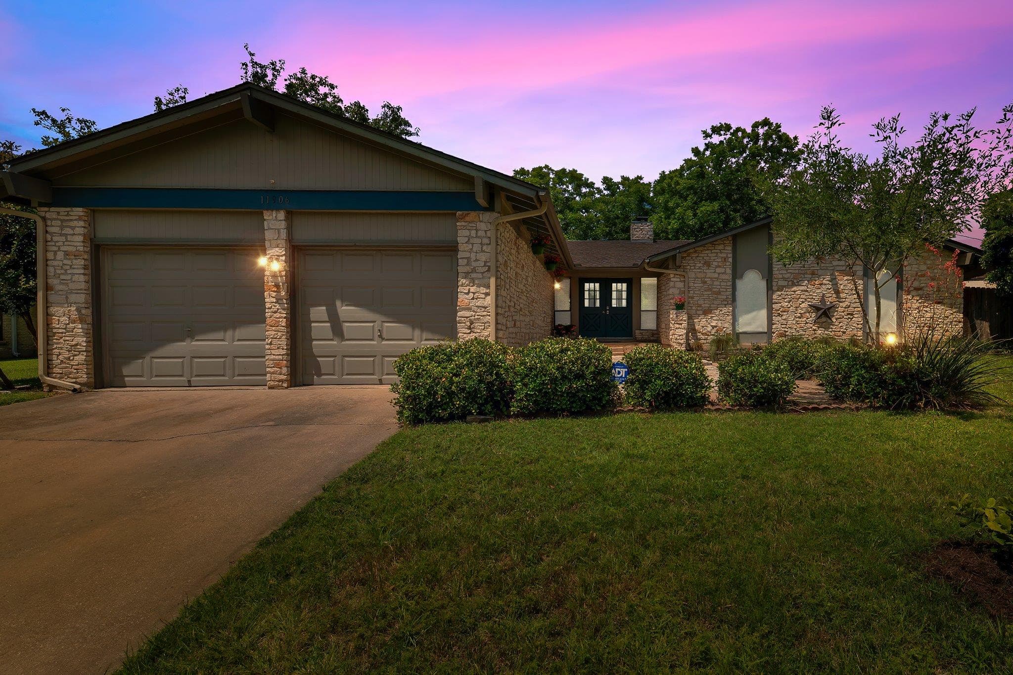 11906  River Oaks Trl