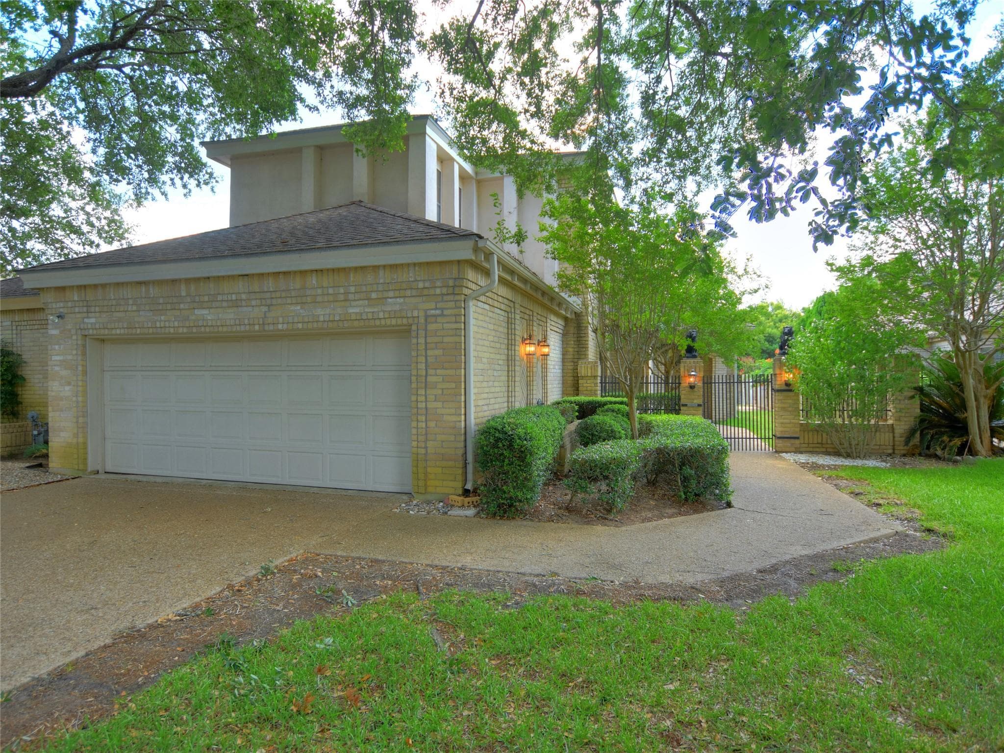 10215  River Plantation Dr  #B