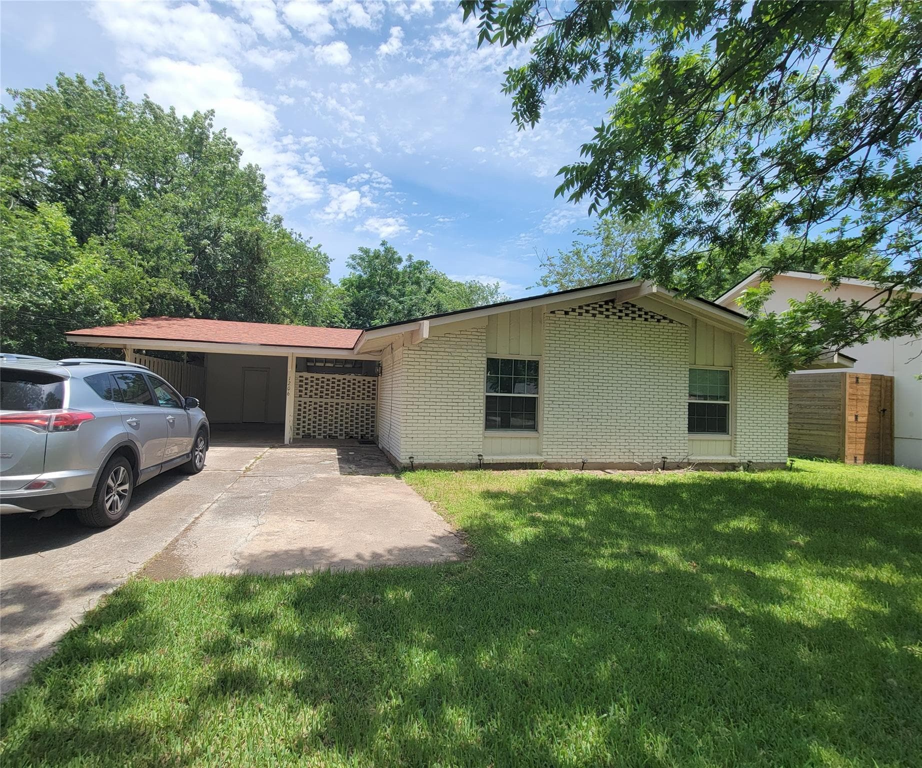 1206  Dwyce Dr