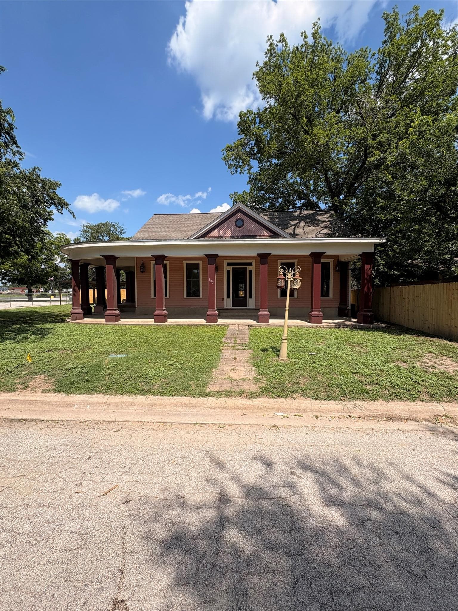 105 S Cedar St