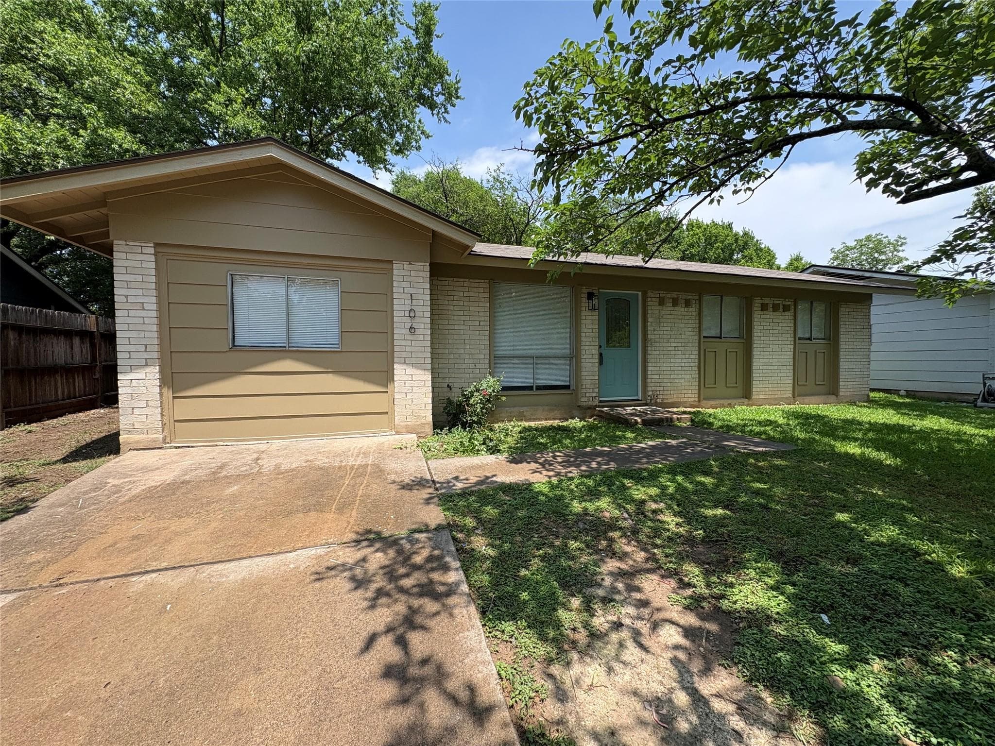 106 E Longspur Blvd