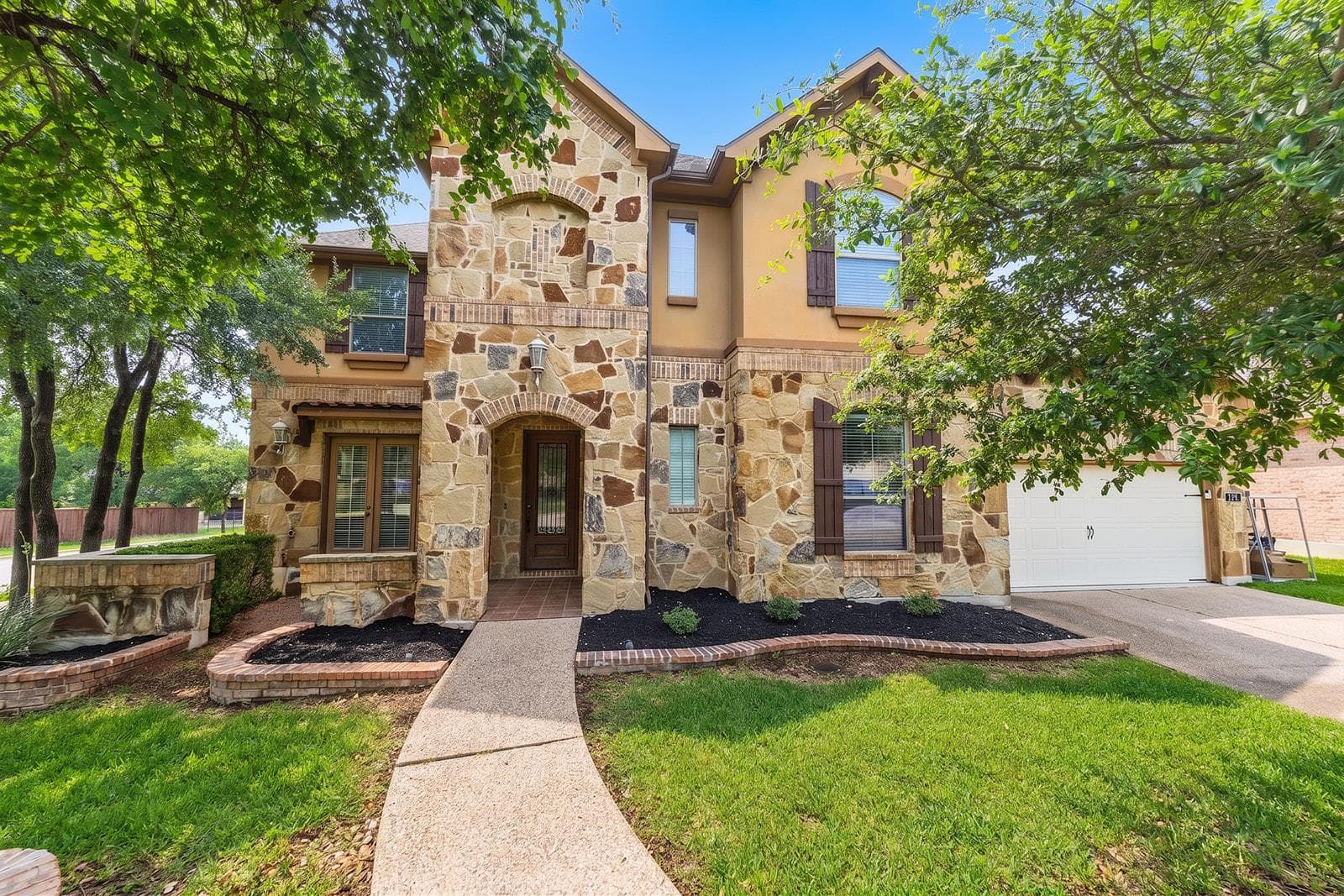 114  Saddle Ridge Dr N