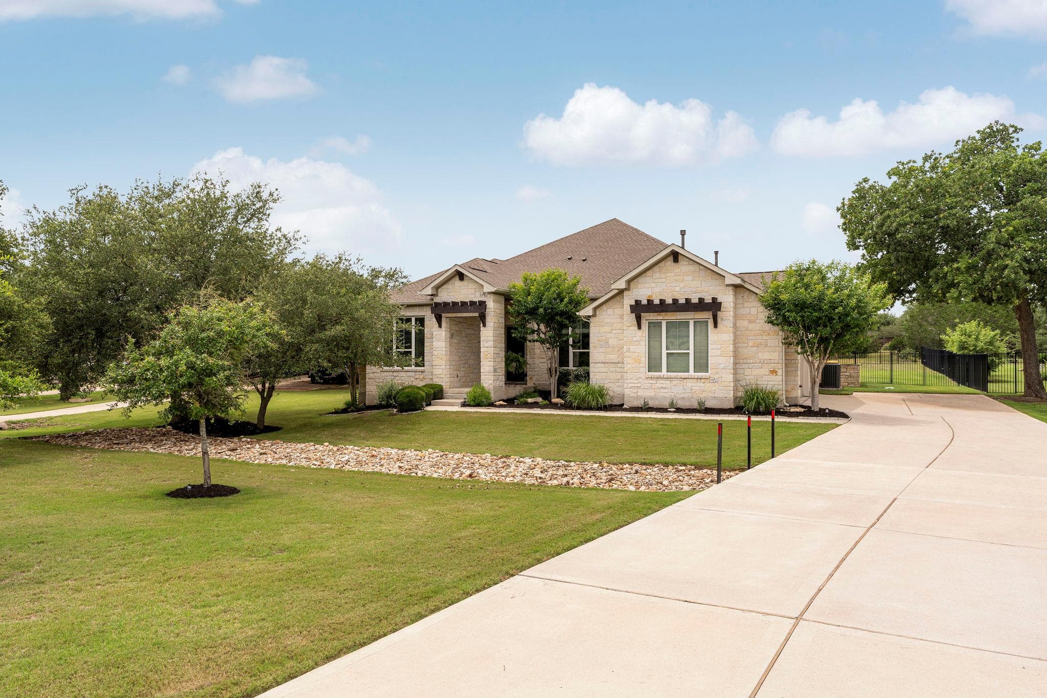 530  Hawthorne Loop
