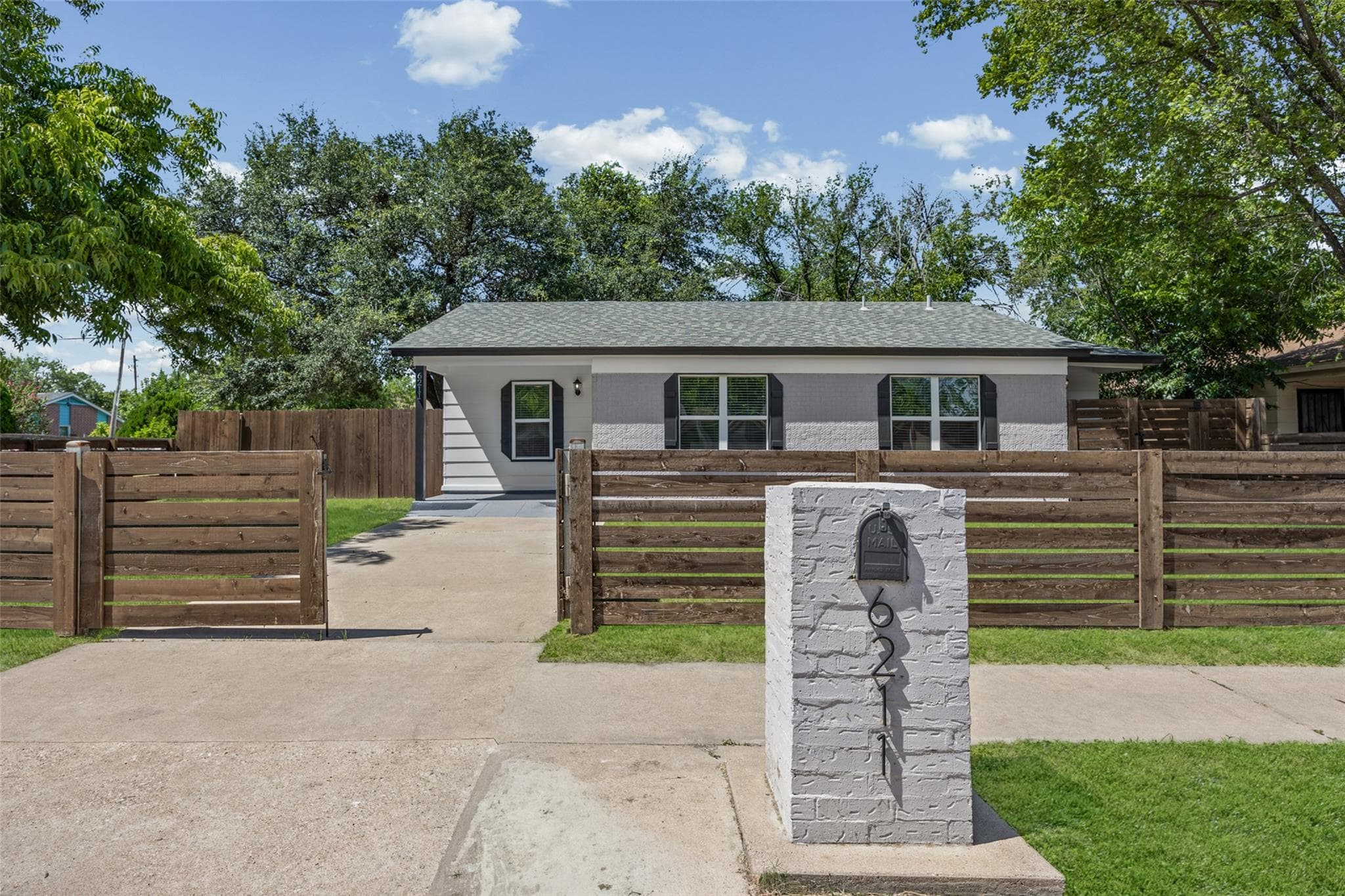 6211  Palm Cir