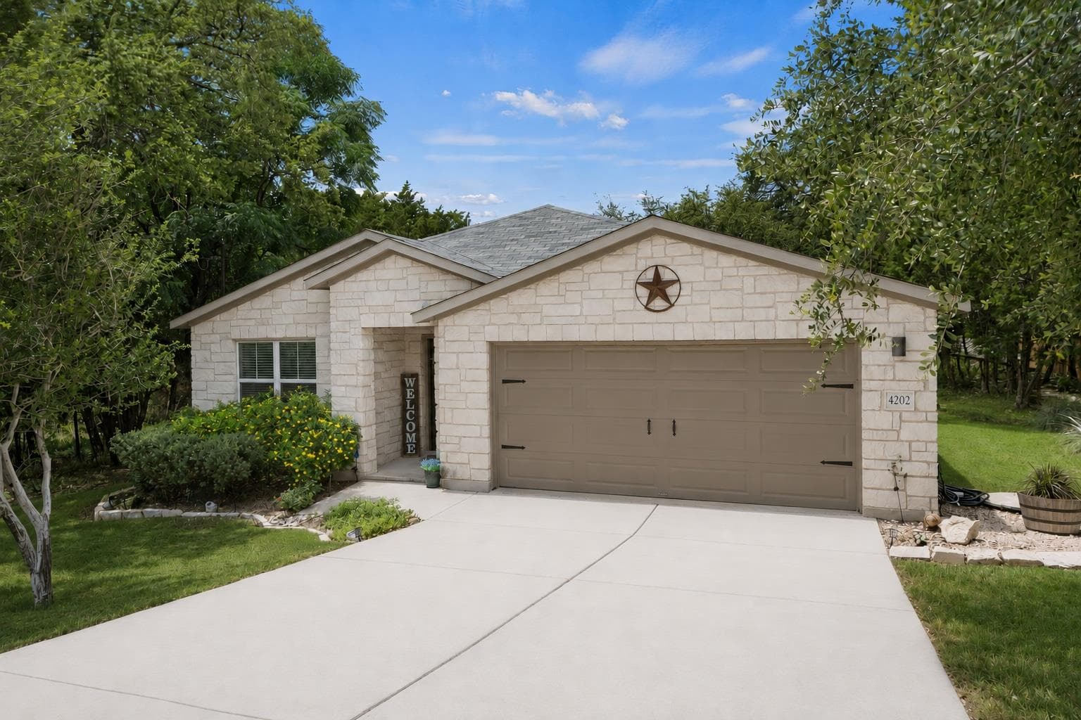 4202  Glendale Ln