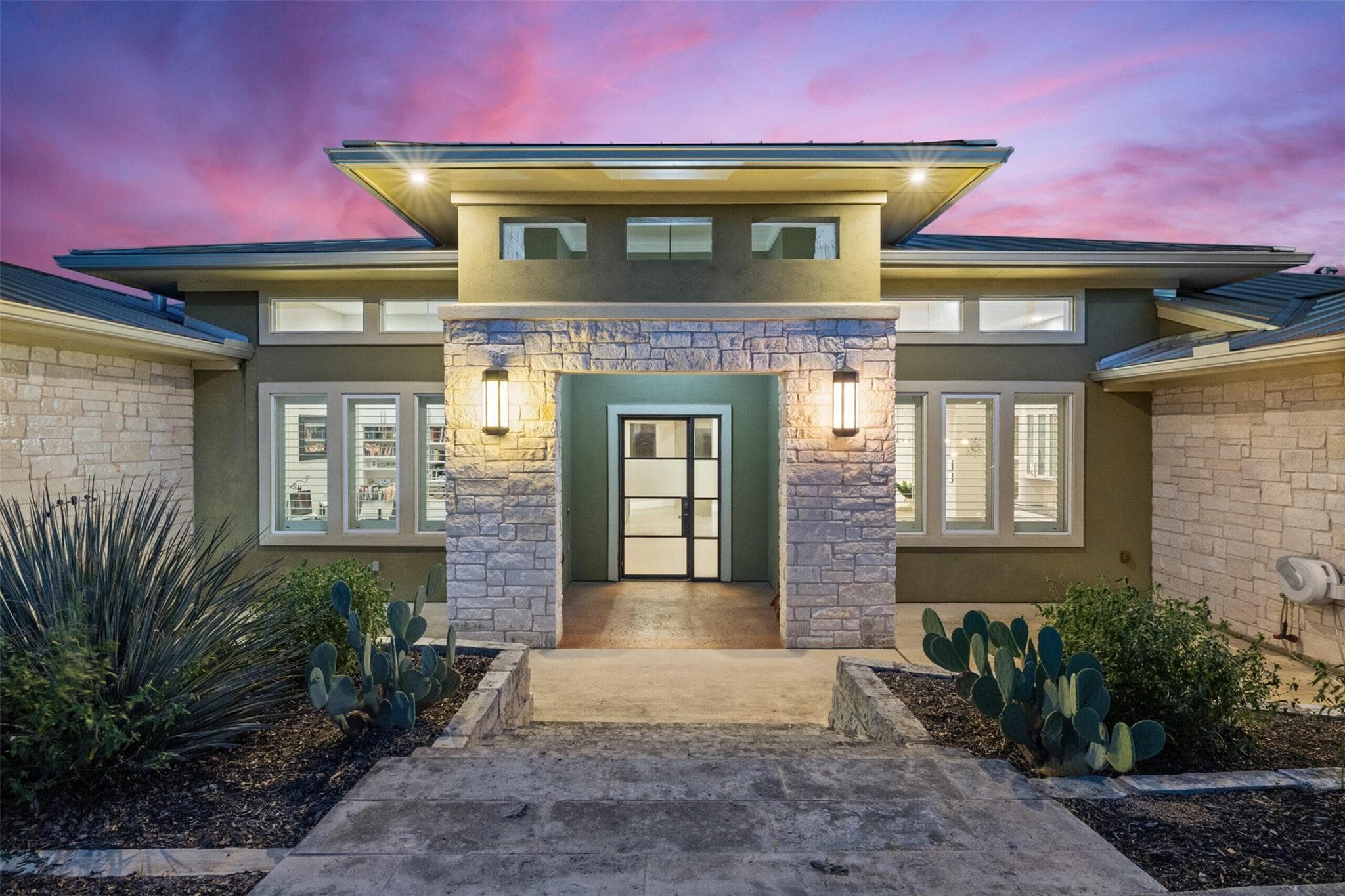 3801  Peak Lookout Dr