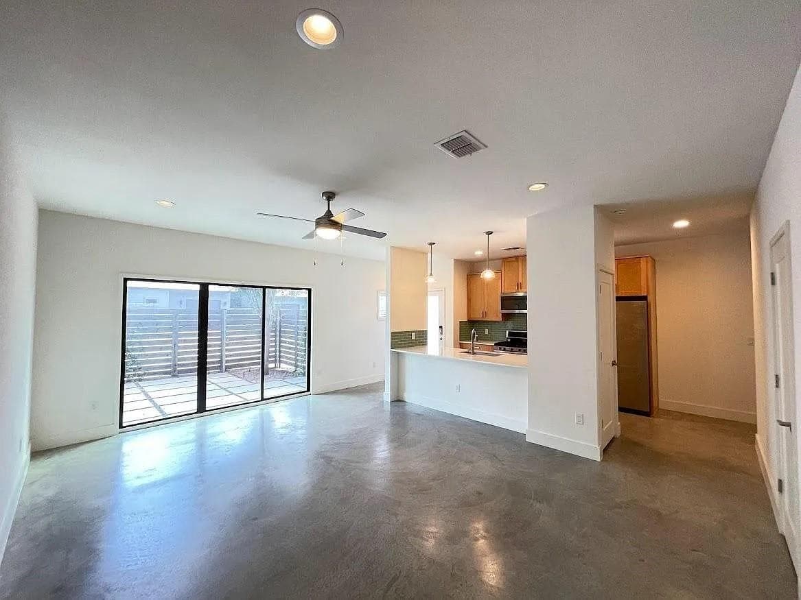 2101 Montopolis Dr #20
