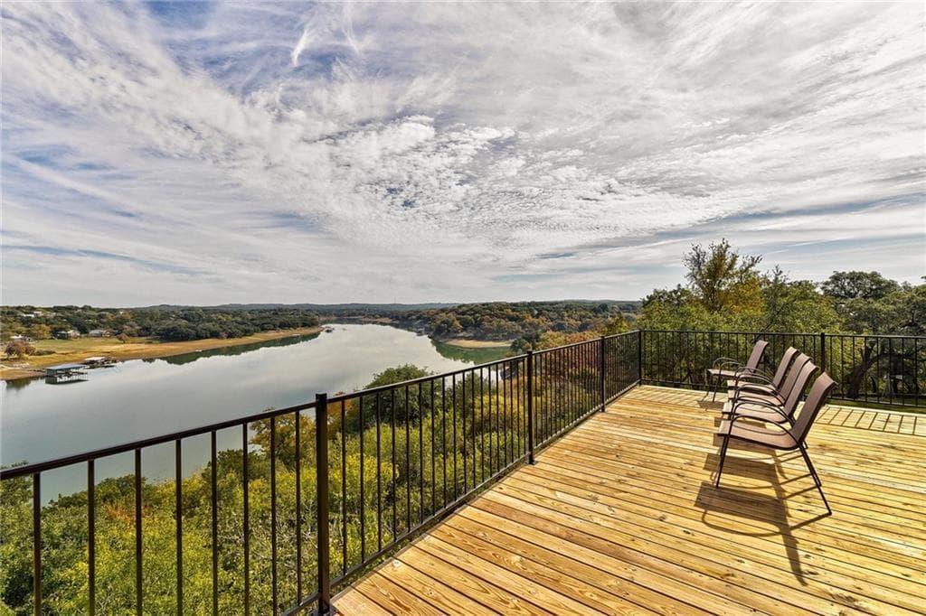 713  Nomad Dr