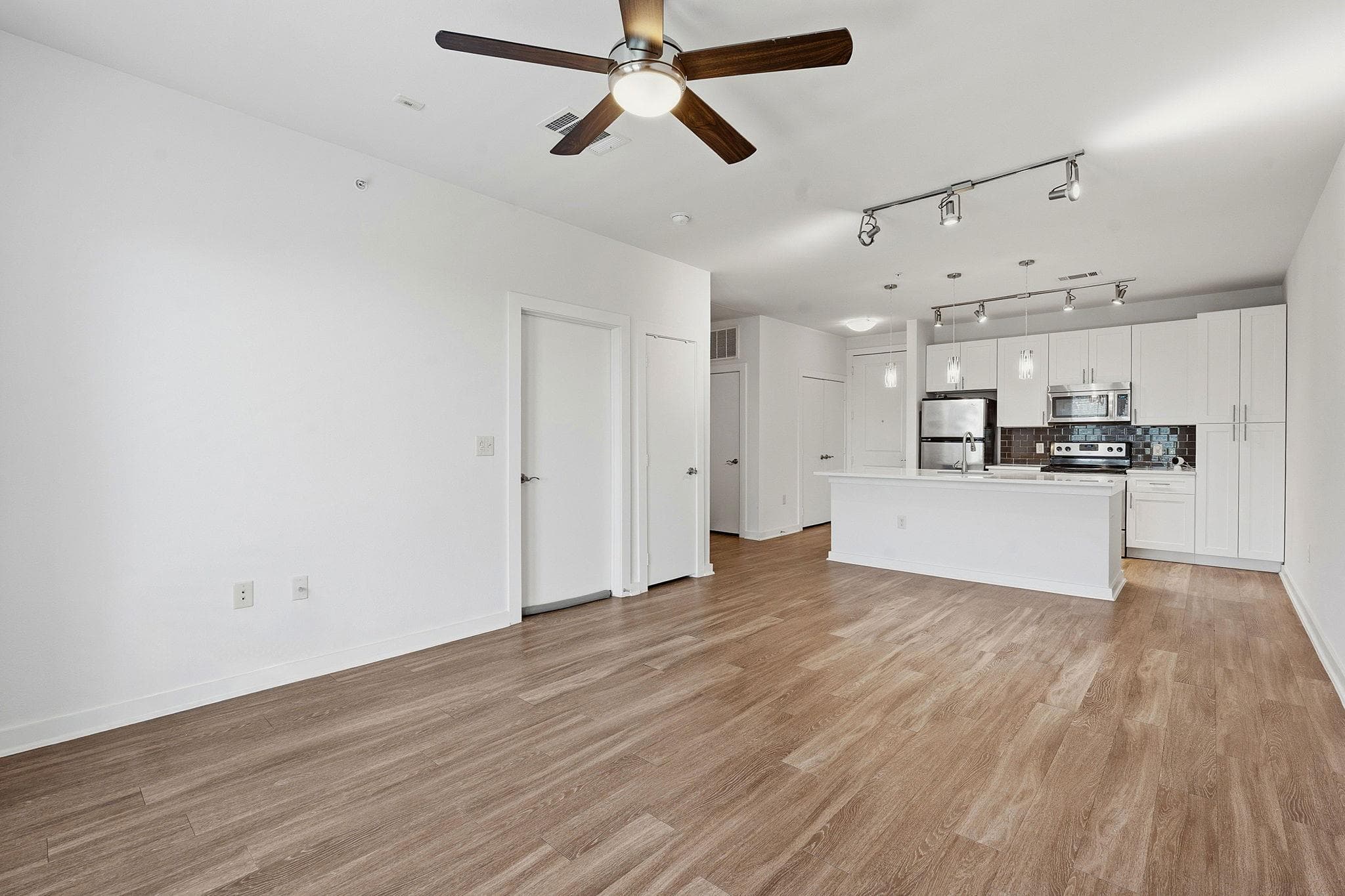 1900  Barton Springs Rd  #4016