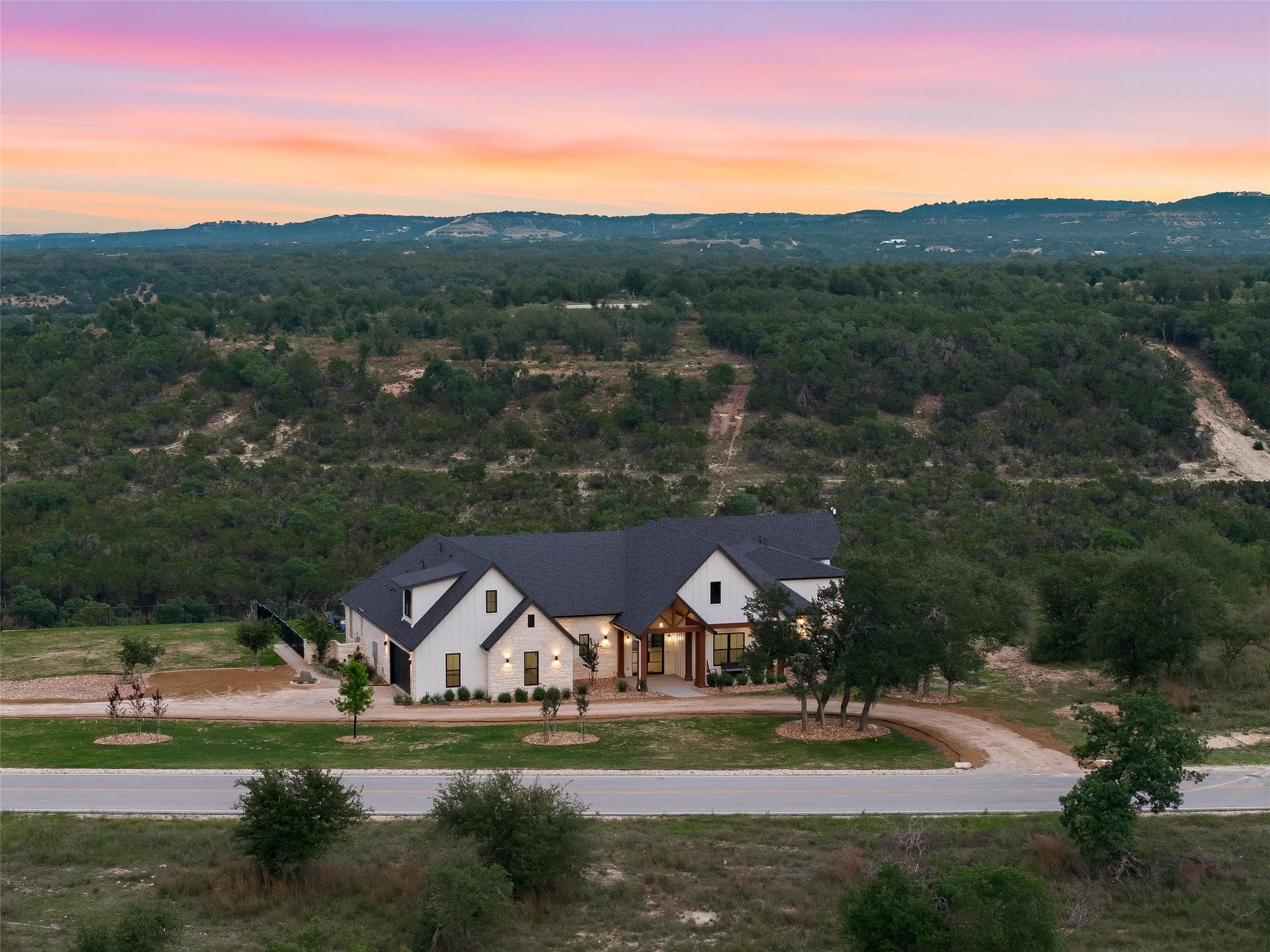 598  Lookout Mountain Rd